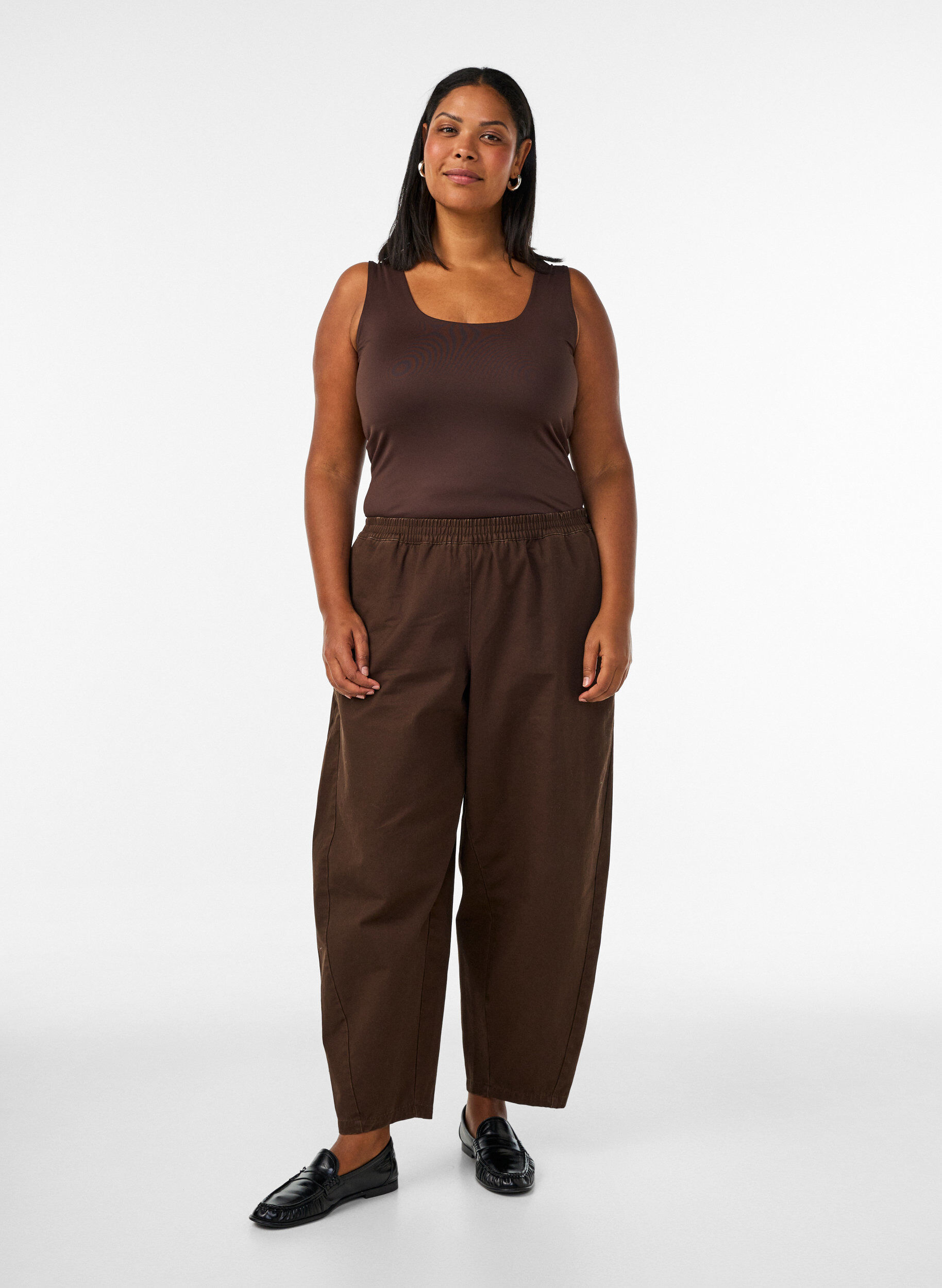 ZizziTop Basic ajust&eacute; en tissu lisse, Marron, Model image number 1