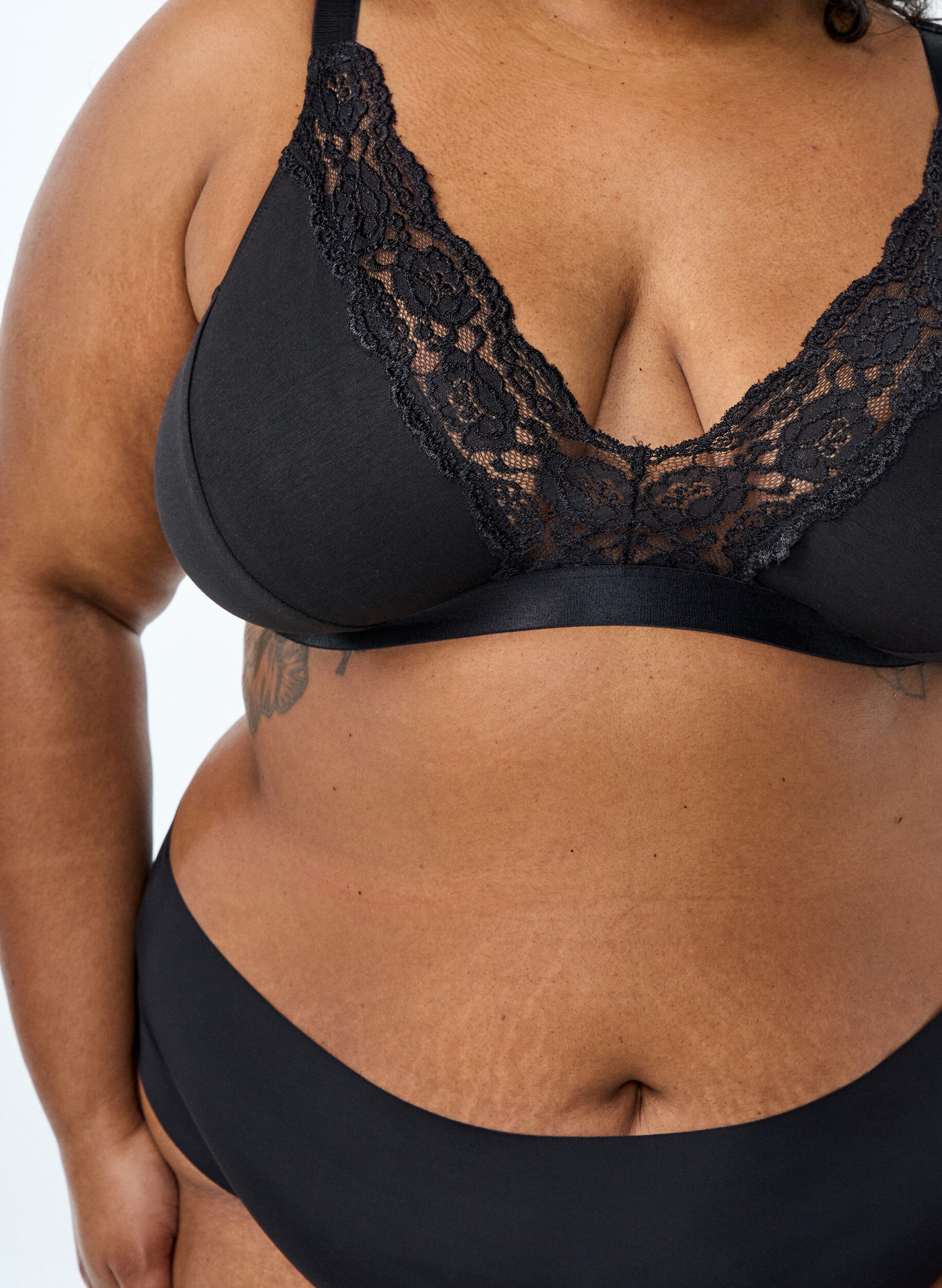 Zizzi Soutien-gorge sans armature en coton avec dentelle, Noir, Model image number 3