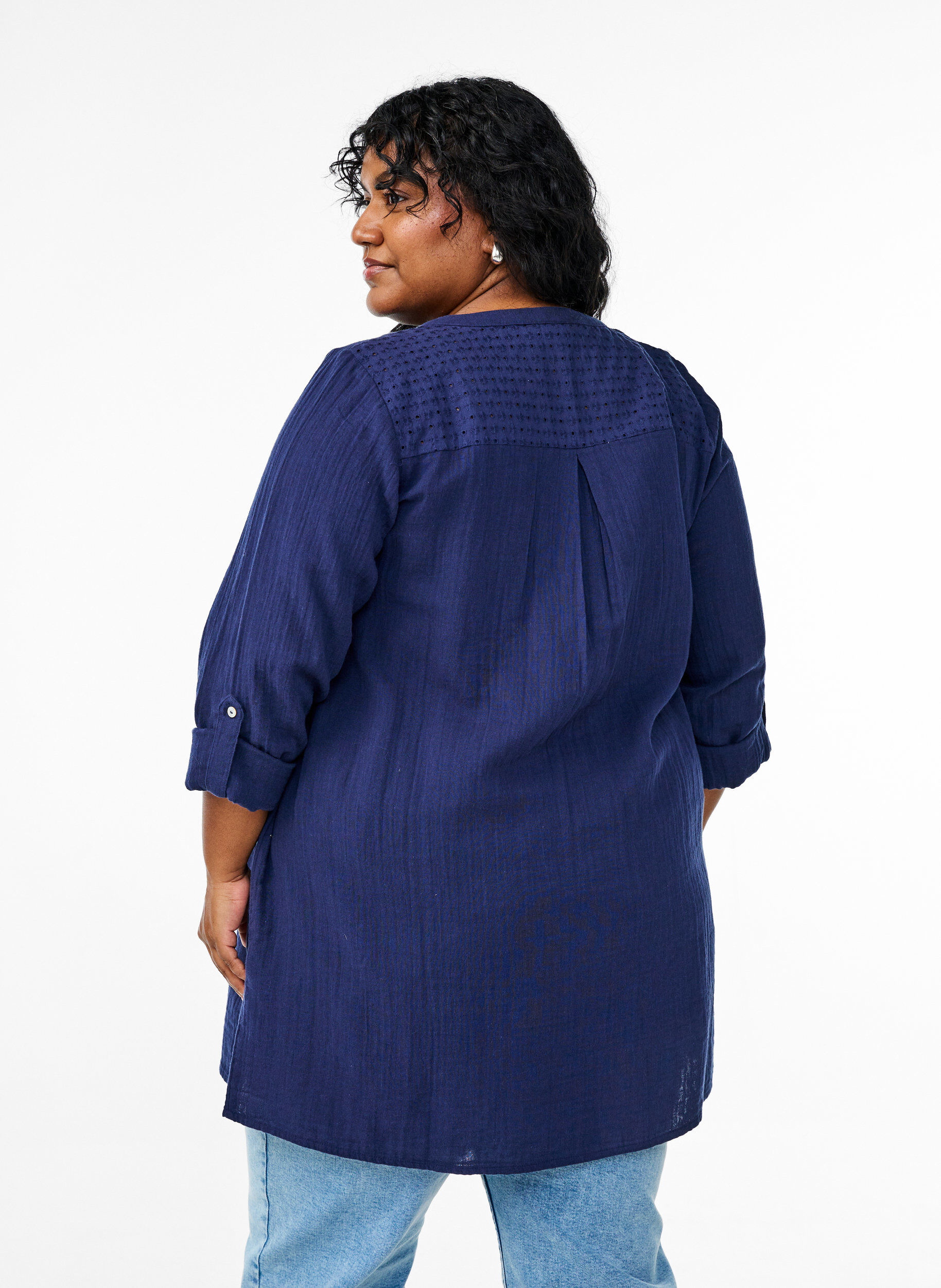 Zizzi Tunique en mousseline de coton avec broderie anglaise, Bleu, Model image number 2