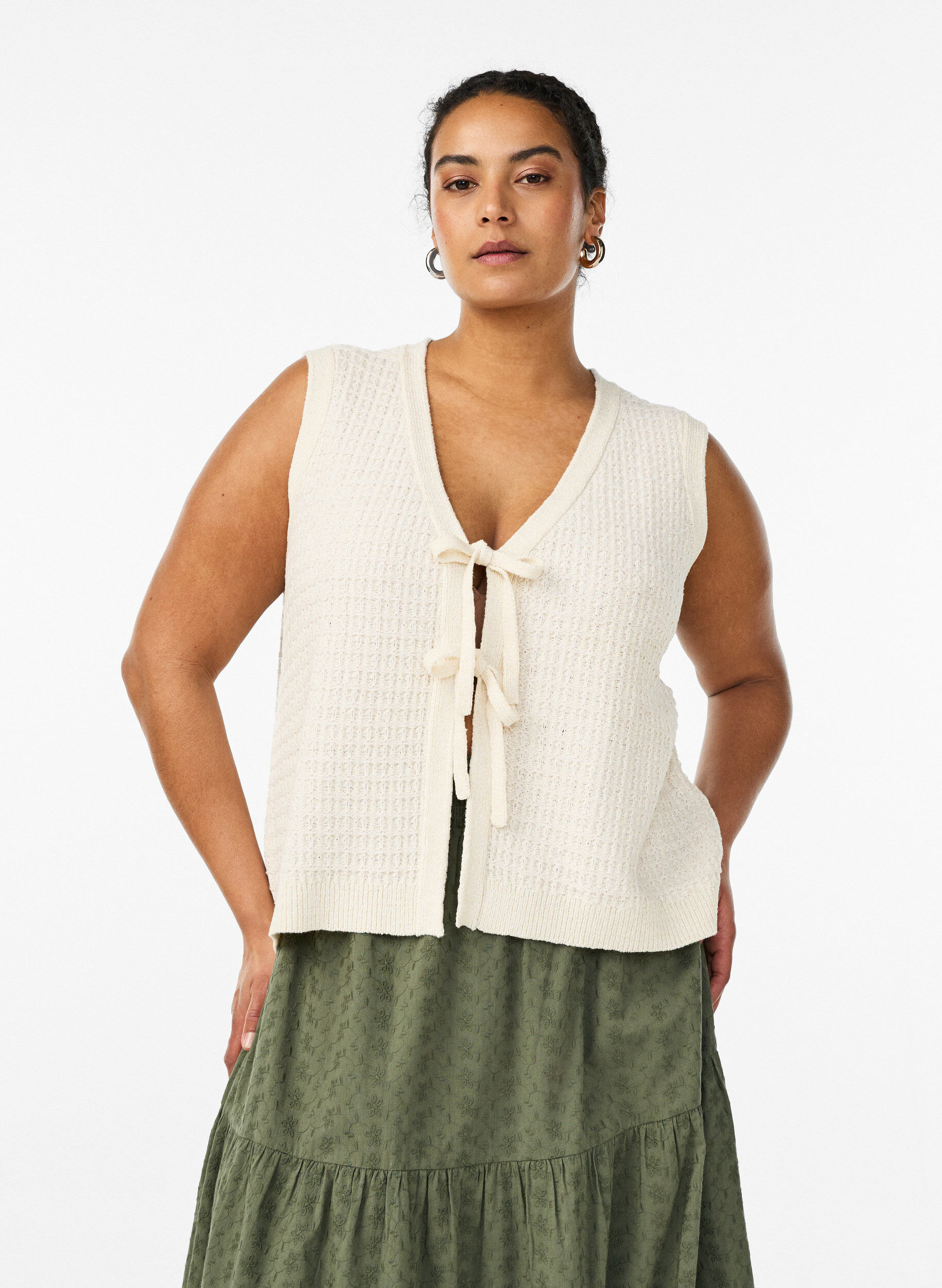 Zizzi Gilet en maille textur&eacute;e avec ceinture &agrave; nouer, Vanille, Model image number 0