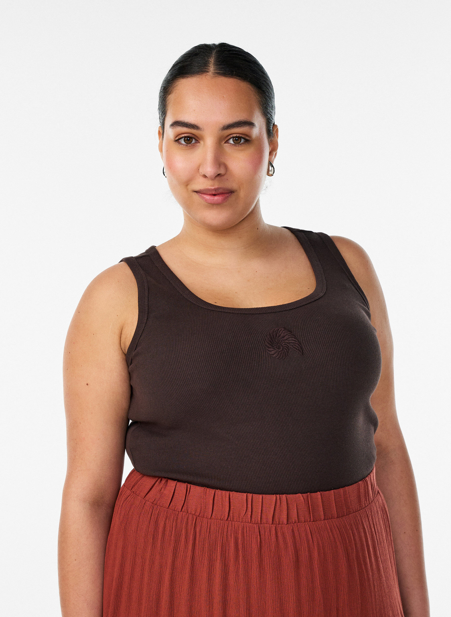 Haut ajust&eacute; avec motif, Marron, Model