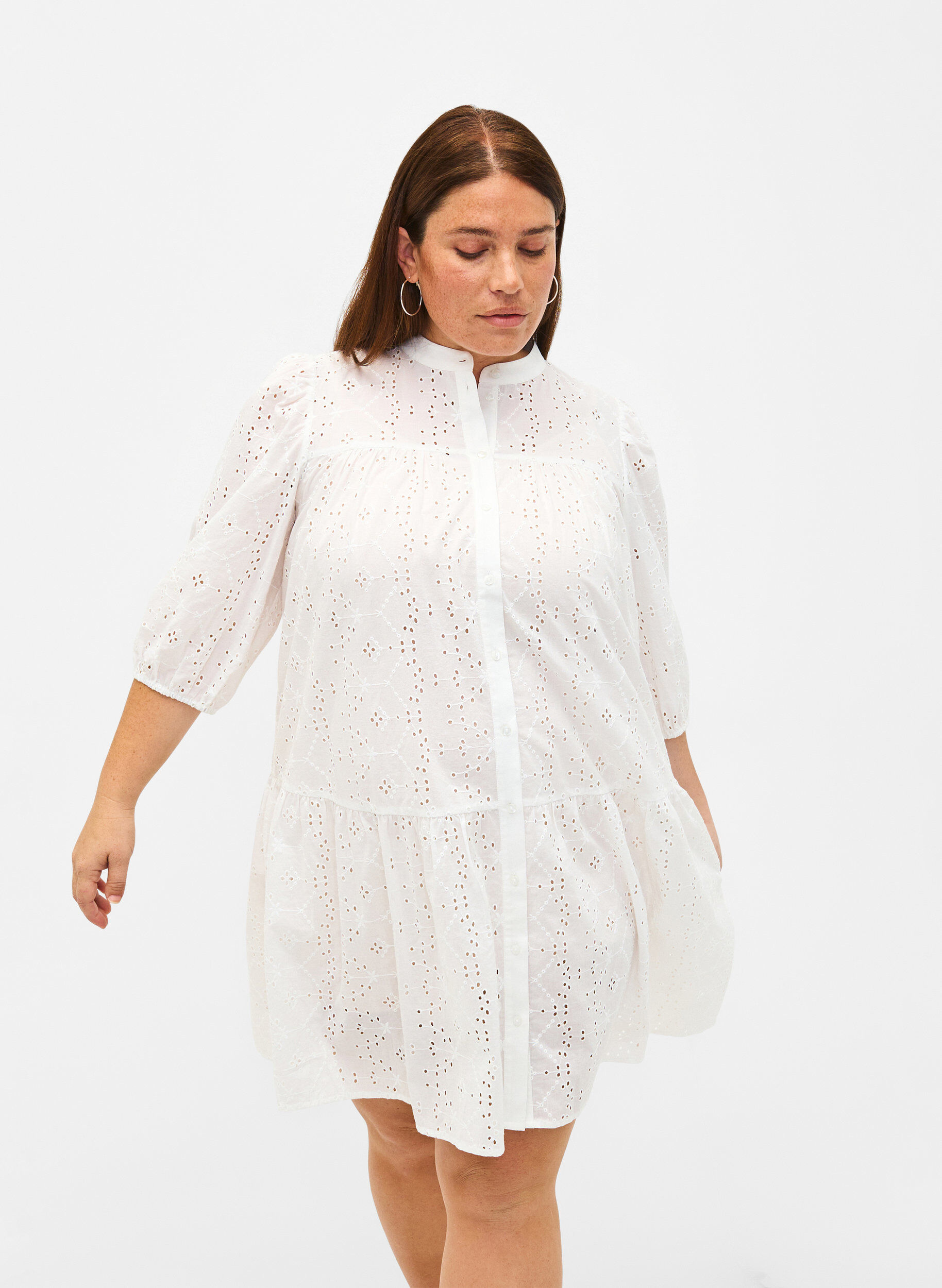Zizzi Robe chemise en coton &agrave; broderie anglaise, Bright White, Model image number 0