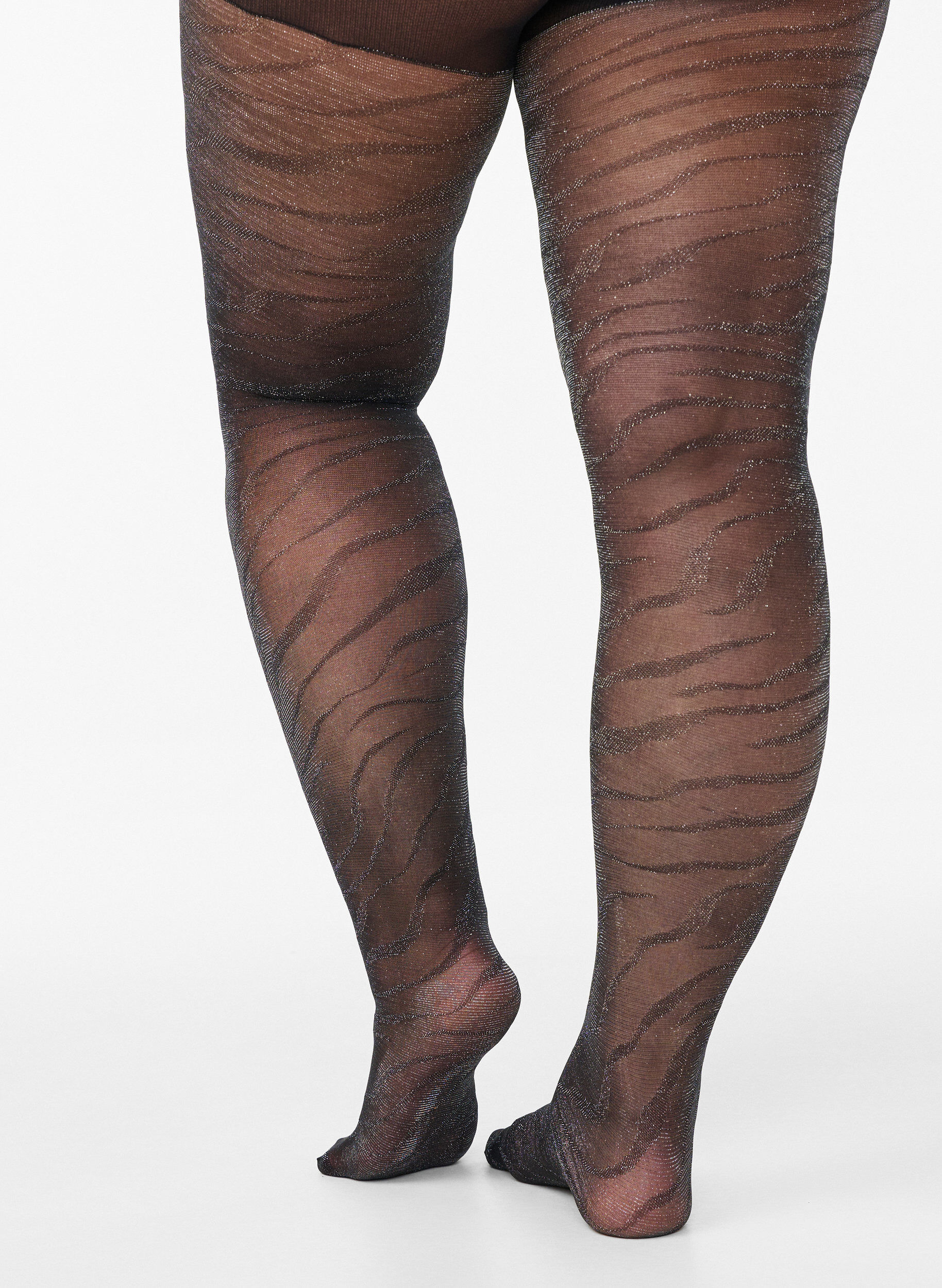 Zizzi Collants &agrave; motif z&egrave;bre paillet&eacute; et 30 deniers, Noir, Model image number 1