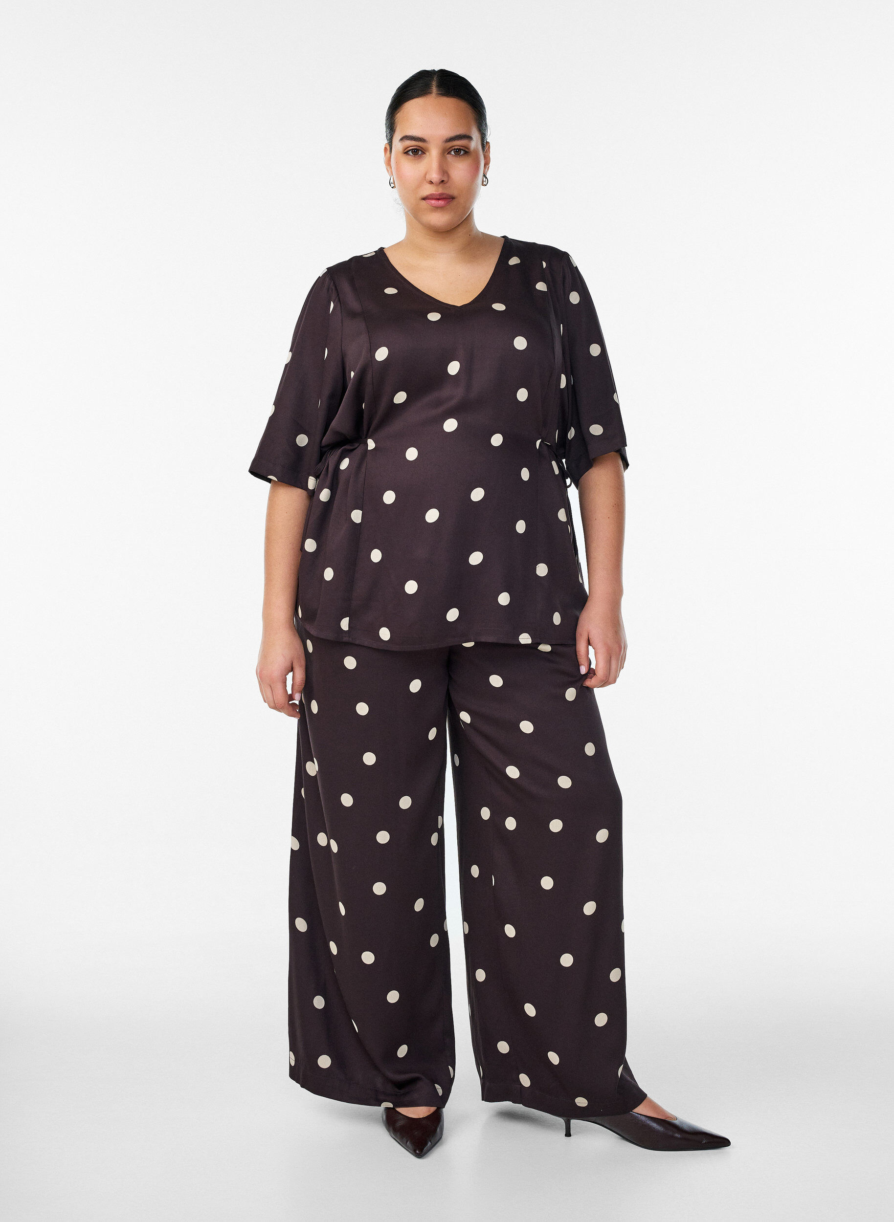 ZizziPantalon en viscose &agrave; pois et &agrave; coupe ample, Marron, Model image number 0