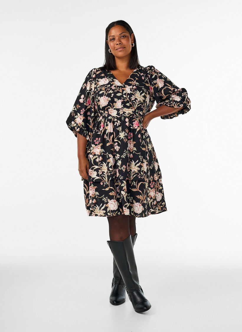Robe fleurie en lin et viscose avec une taille empire, Noir, Model image number 1
