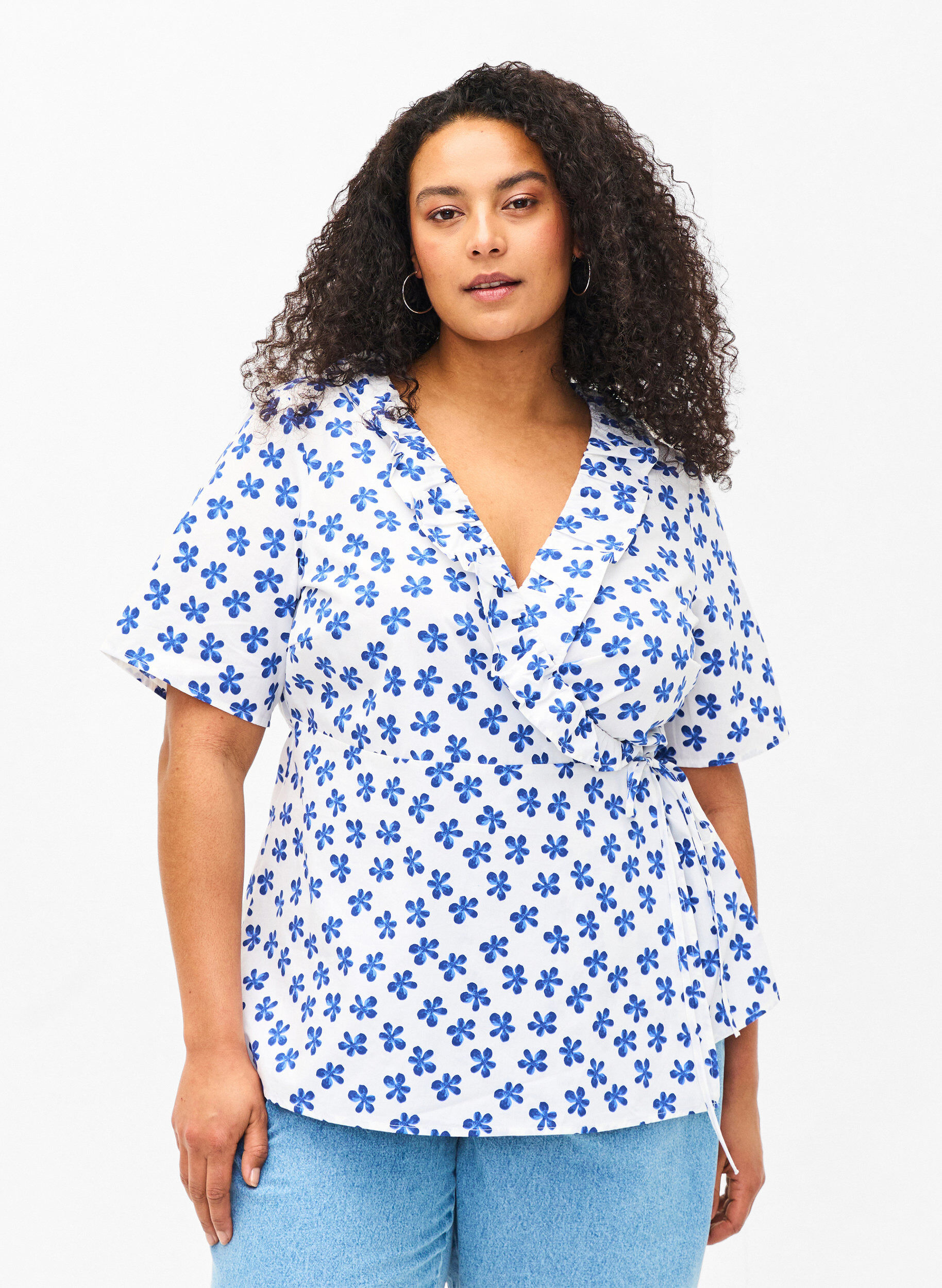 Zizzi Chemisier portefeuille en coton &agrave; imprim&eacute; floral, B.White/Small Flower, Model image number 0