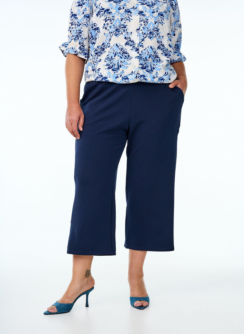 Pantalon ample en longueur 7/8, Bleu, Model image number 2