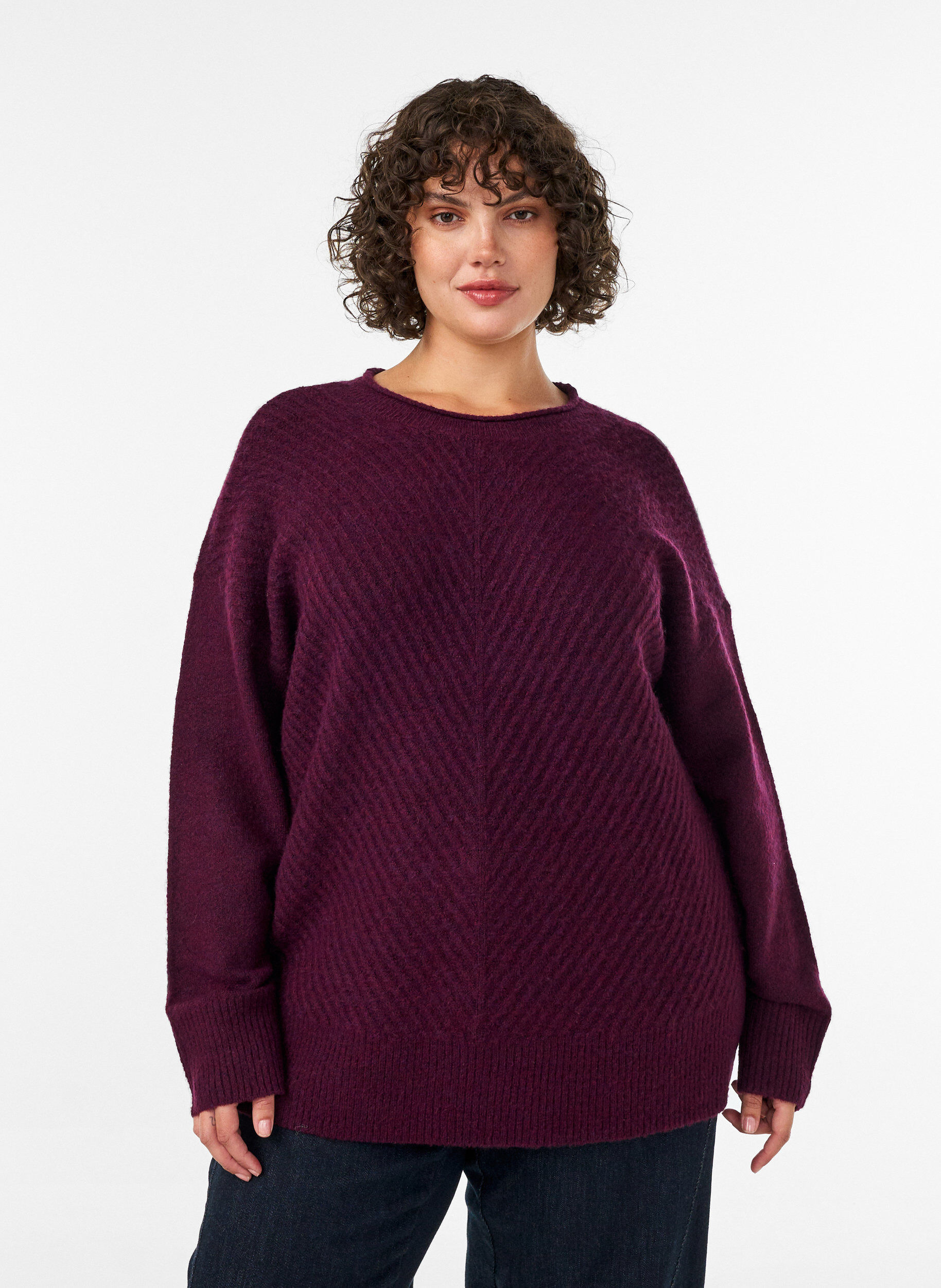 Blouse en maille avec motif c&ocirc;tel&eacute; en V et fentes, Bordeaux, Model