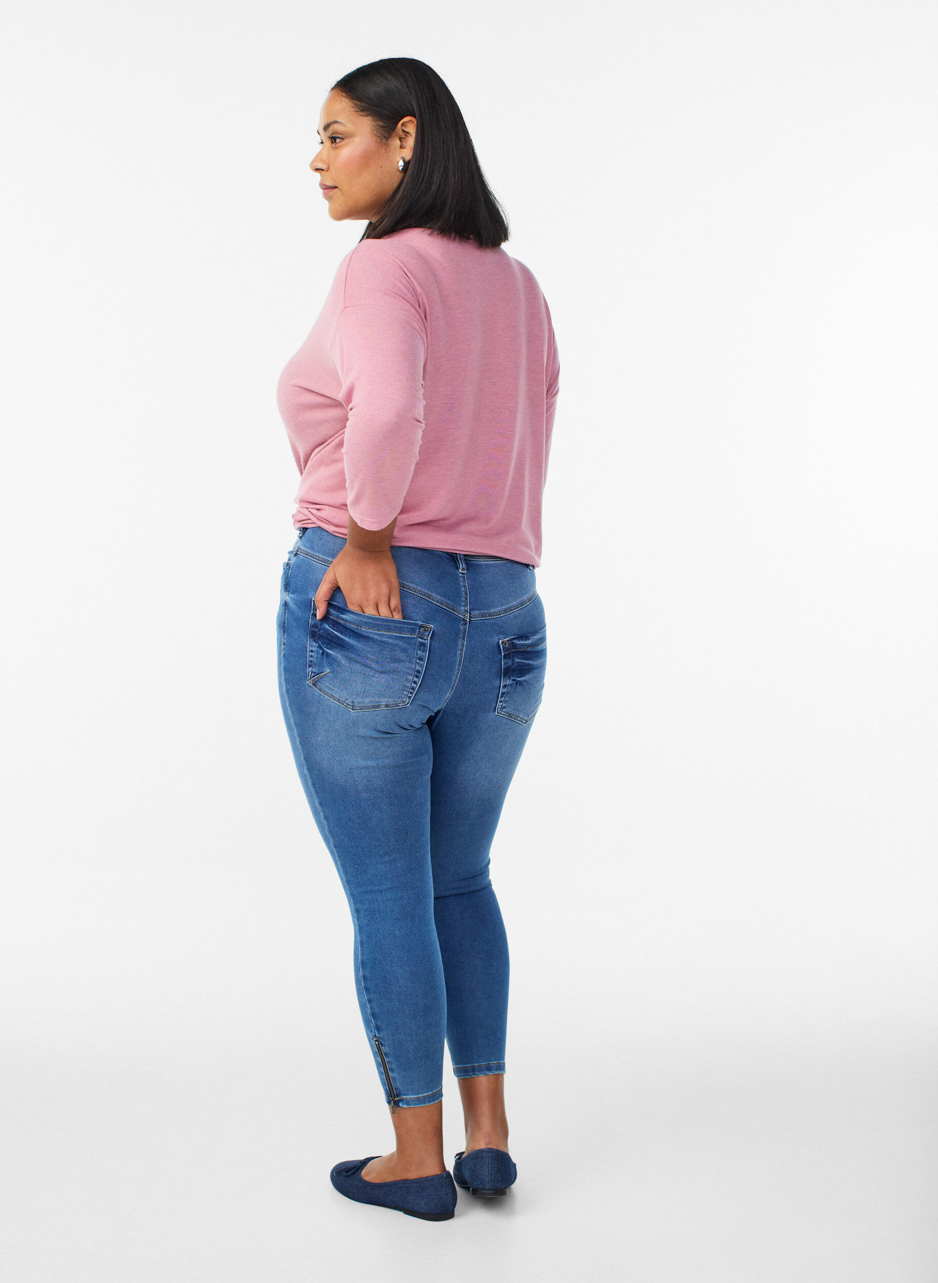 Zizzi Jean crop Amy avec d&eacute;tails zipp&eacute;s, Bleu, Model image number 1