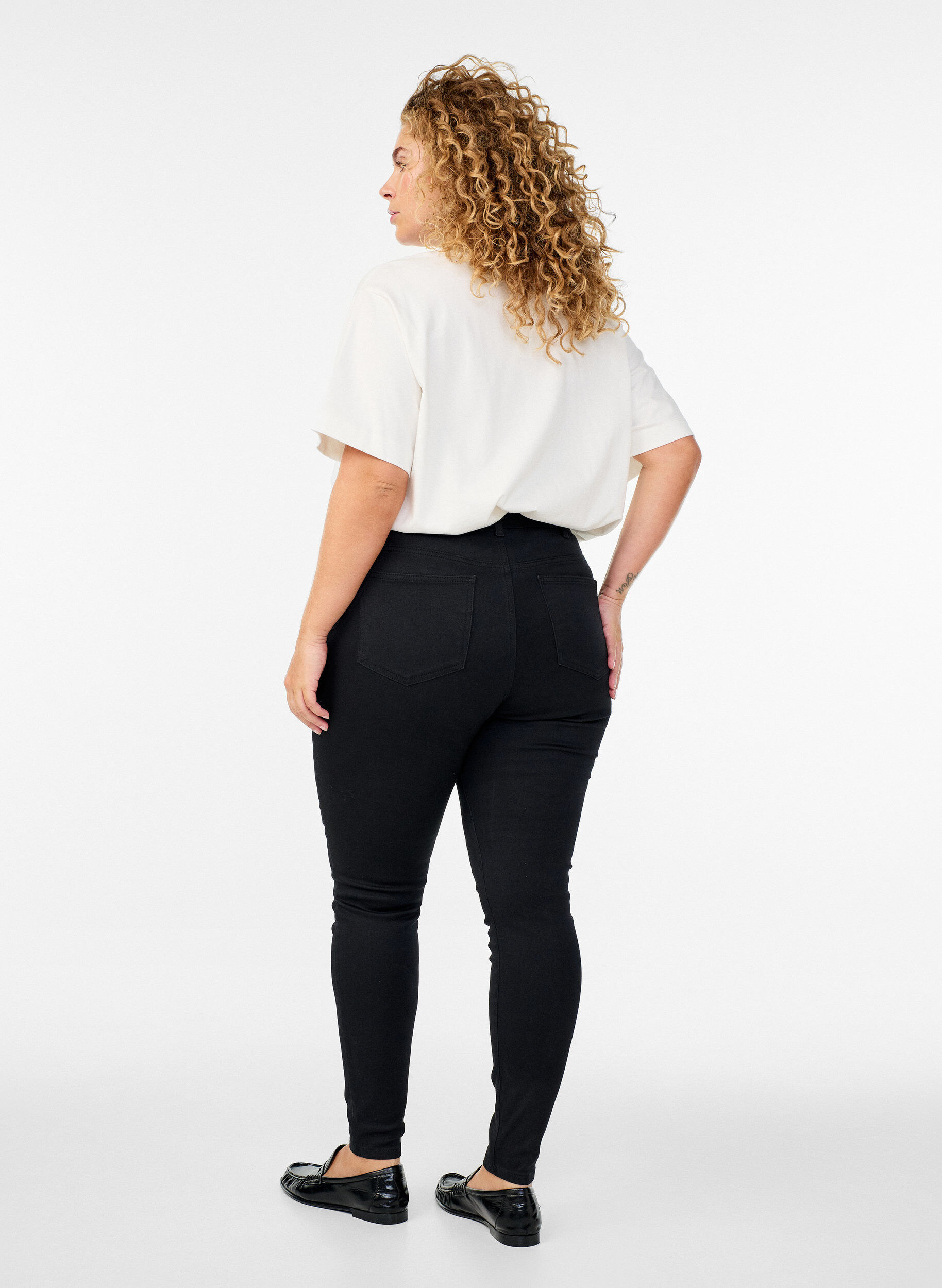 Zizzi Jean Amy super slim &agrave; taille haute, Noir, Model image number 1