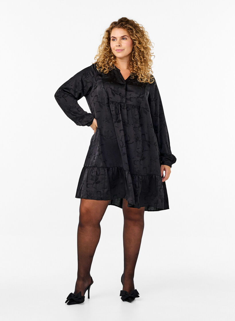 Petite robe en satin avec un motif ton sur ton, Black, Model image number 2