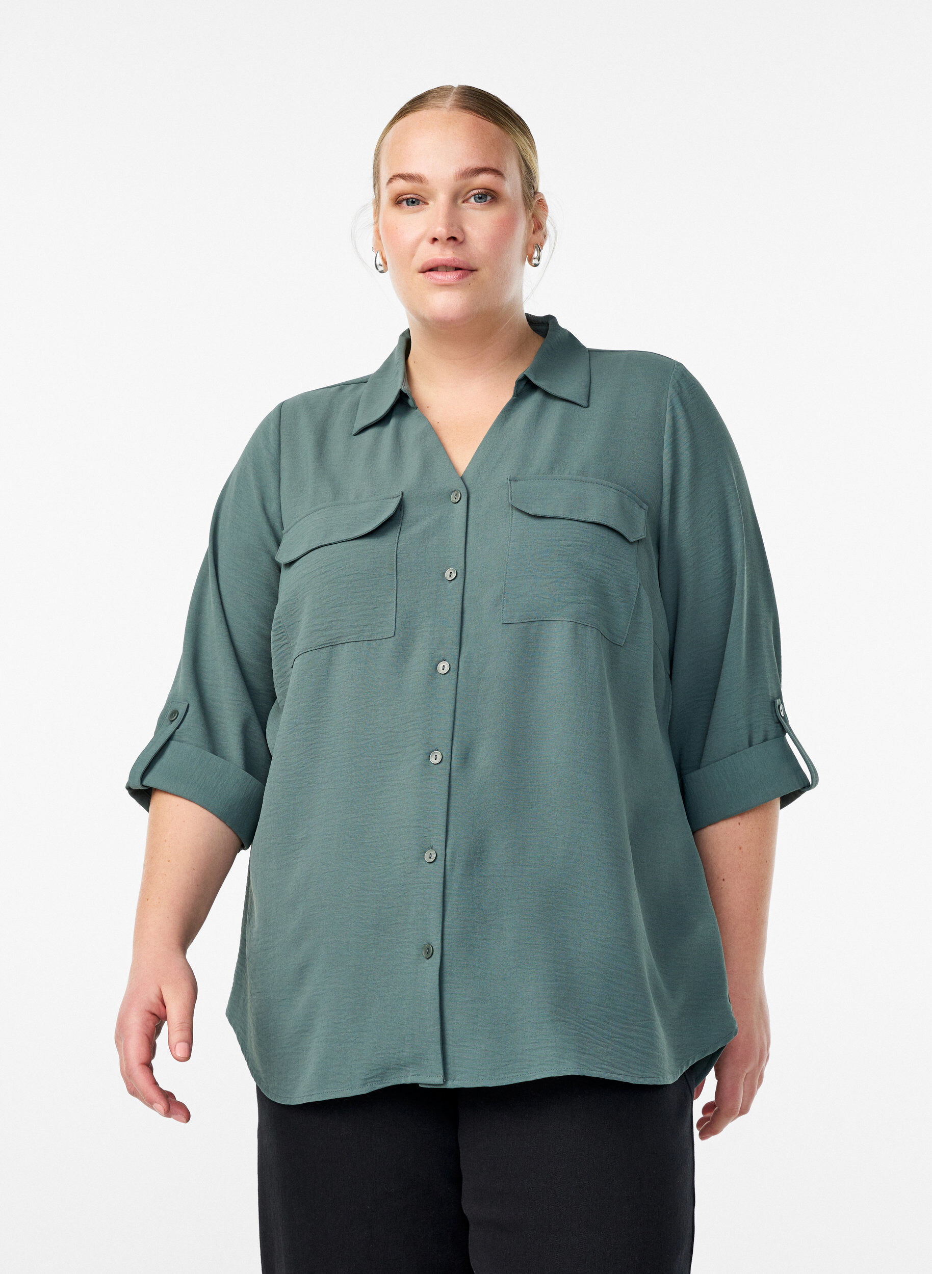 Zizzi Chemise avec poches poitrine et manches 3/4, Vert fonc&eacute;, Model image number 0