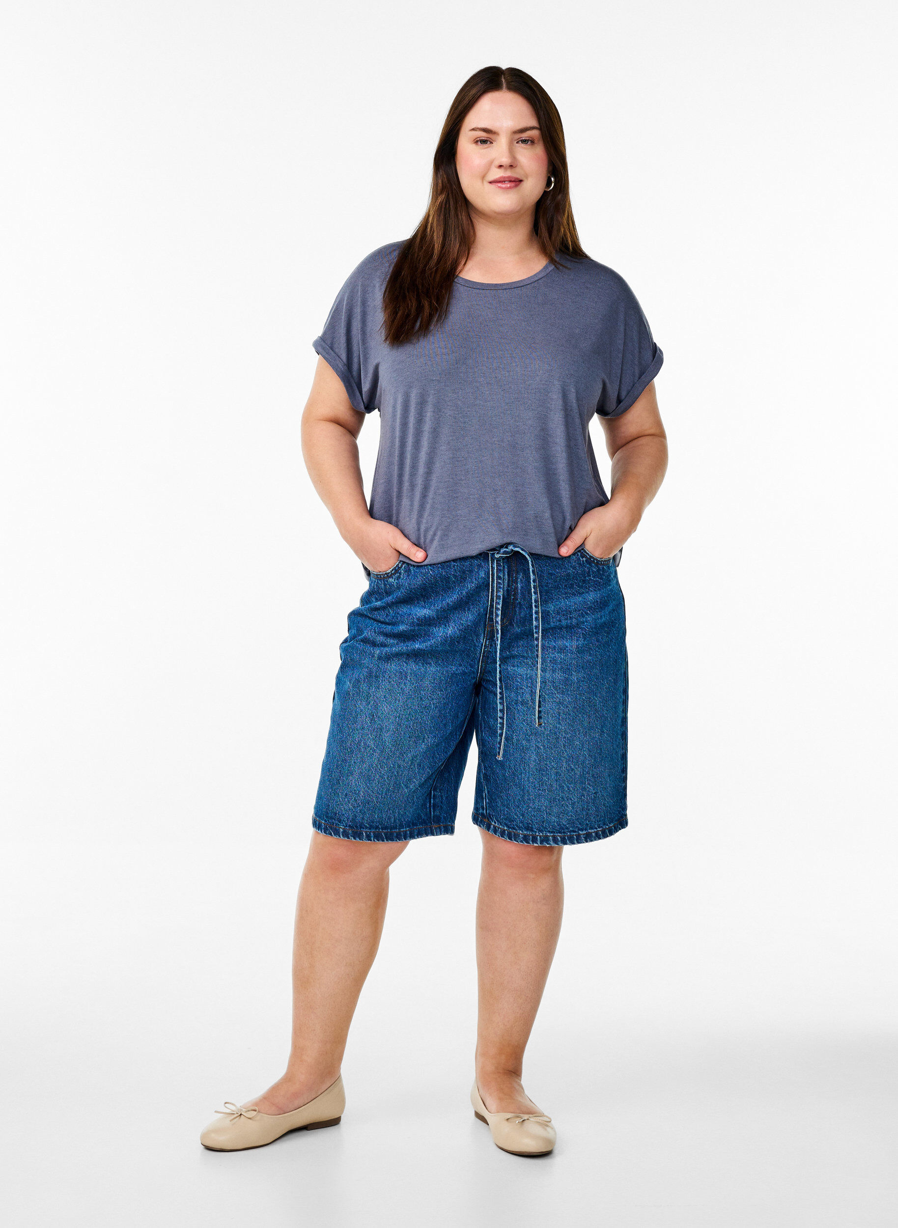 Zizzi T-shirt ample &agrave; col rond, Bleu, Model image number 1