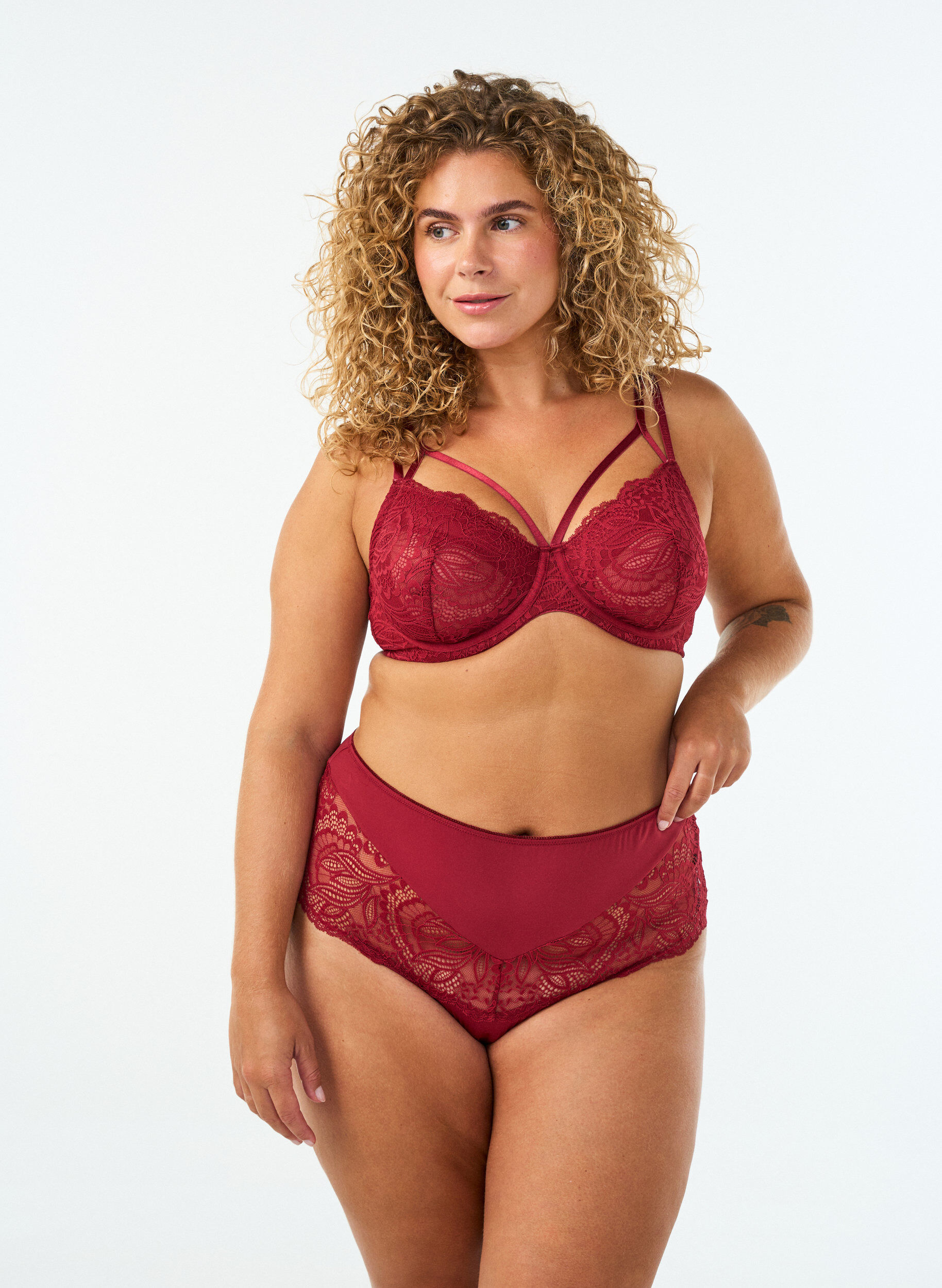 ZizziString hipster taille haute avec dentelle, Rouge, Model image number 0
