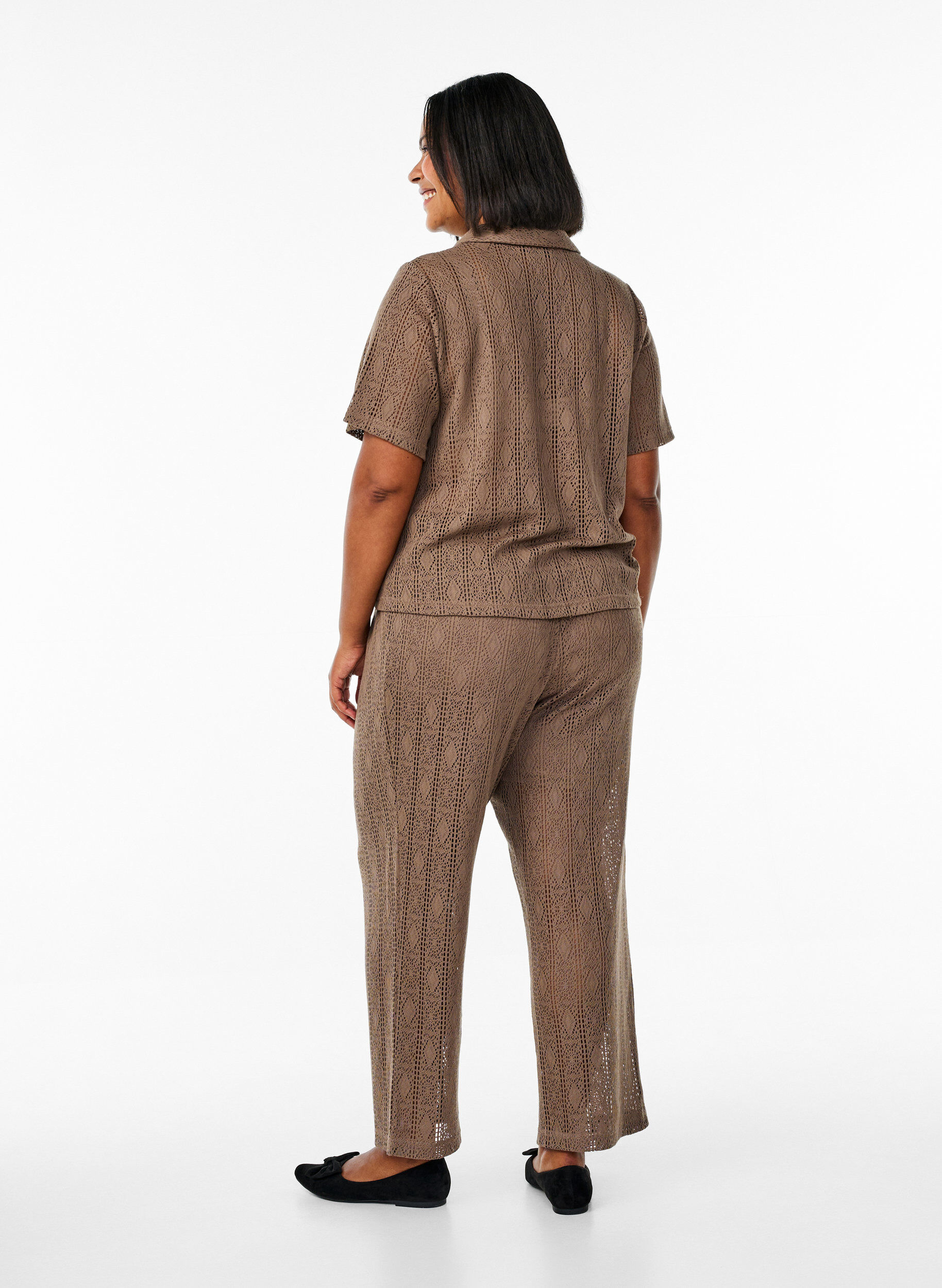 Zizzi Pantalon avec un motif ajour&eacute;, Marron, Model image number 1