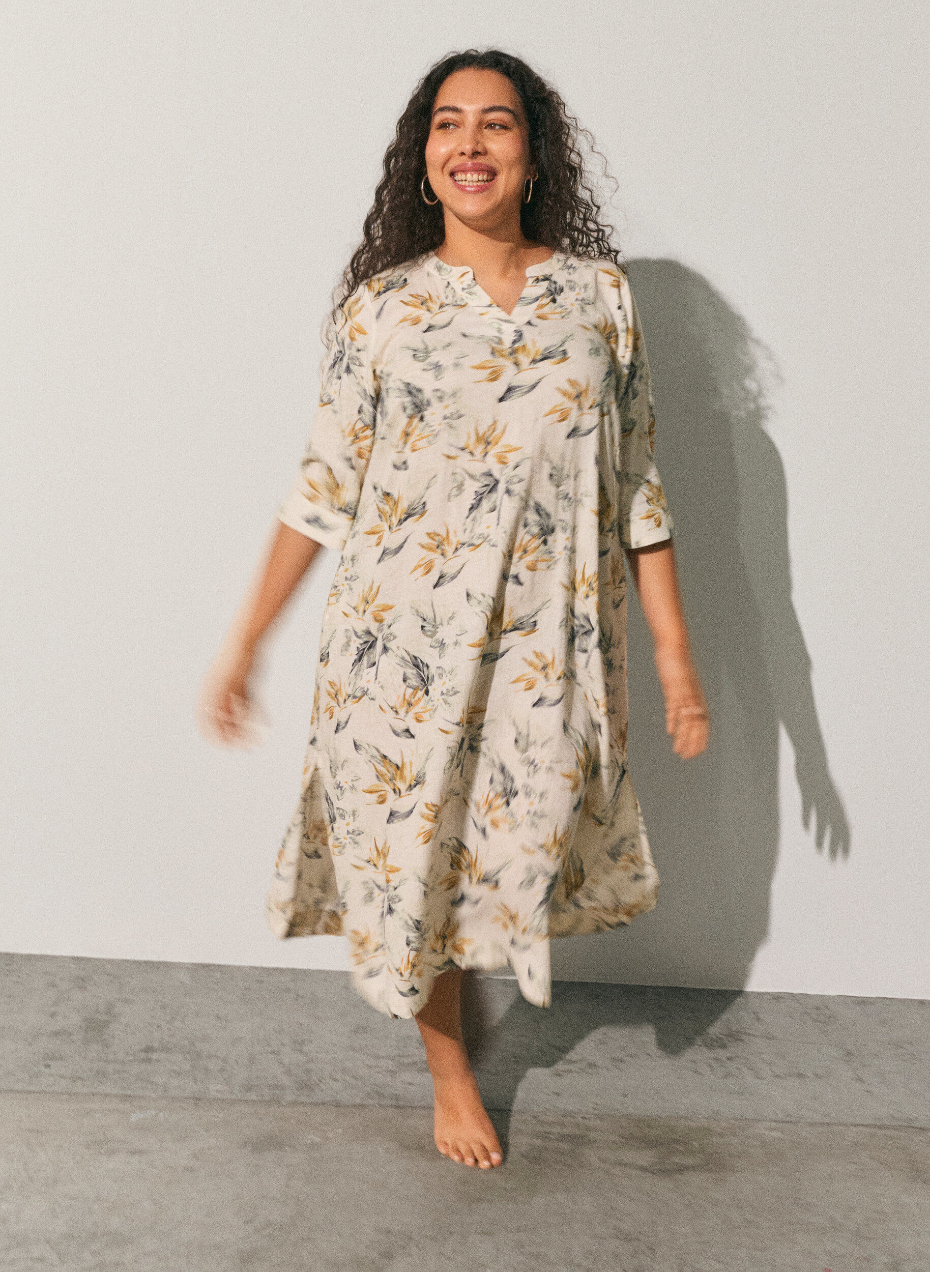 Zizzi Robe midi en lin et viscose avec manches mi-longues, Blanc, Image image number 0