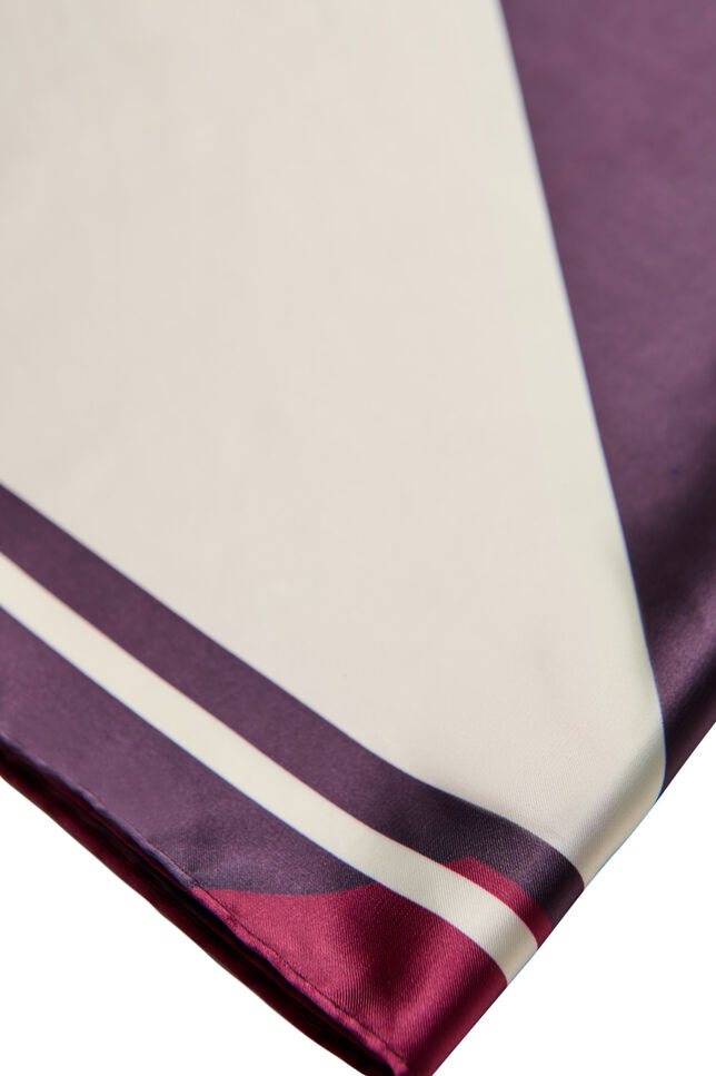 Foulard carr&eacute; &agrave; l&rsquo;aspect satin avec un motif, Violet, Packshot image number 1