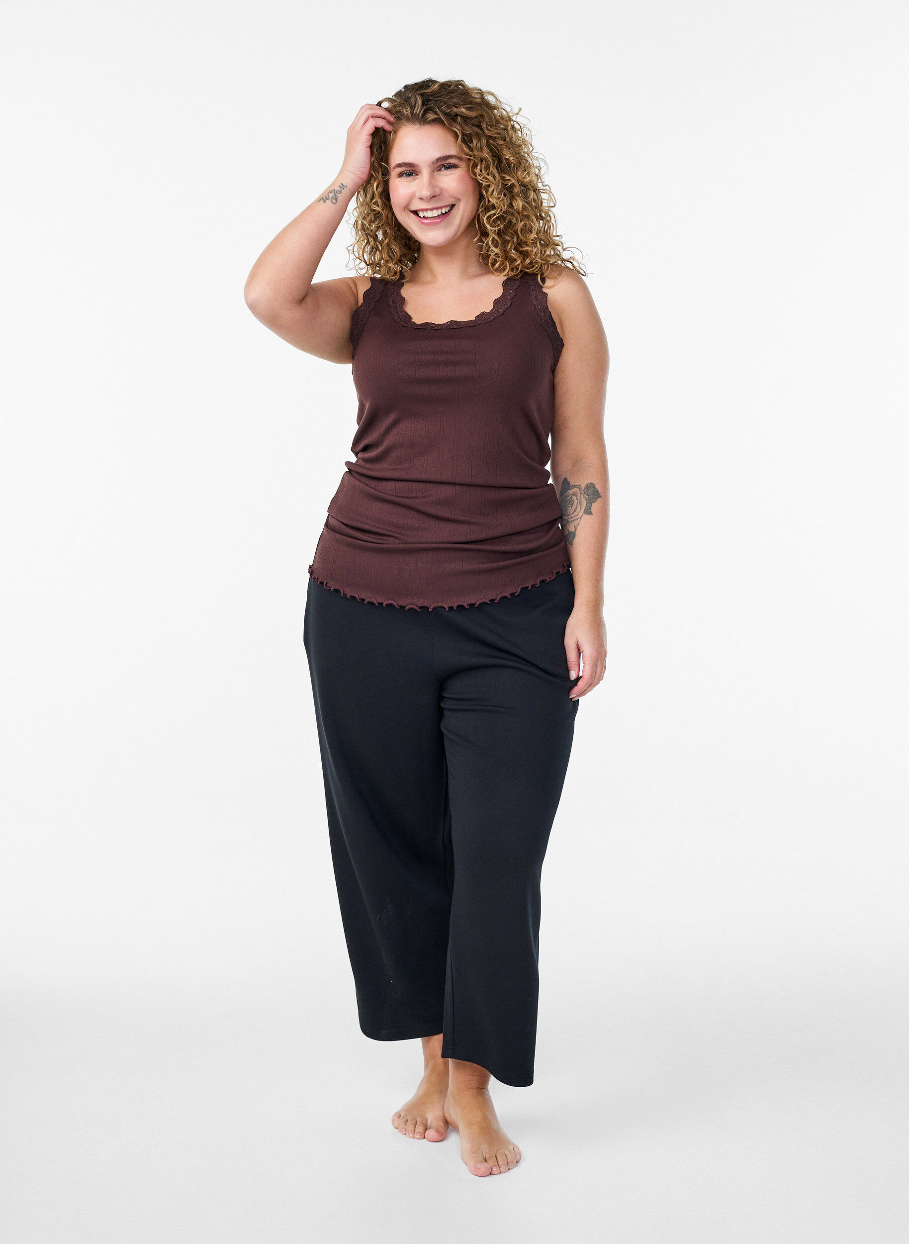 Zizzi D&eacute;bardeur avec bordure en dentelle et broderie &agrave; &oelig;illets, Marron, Model image number 1