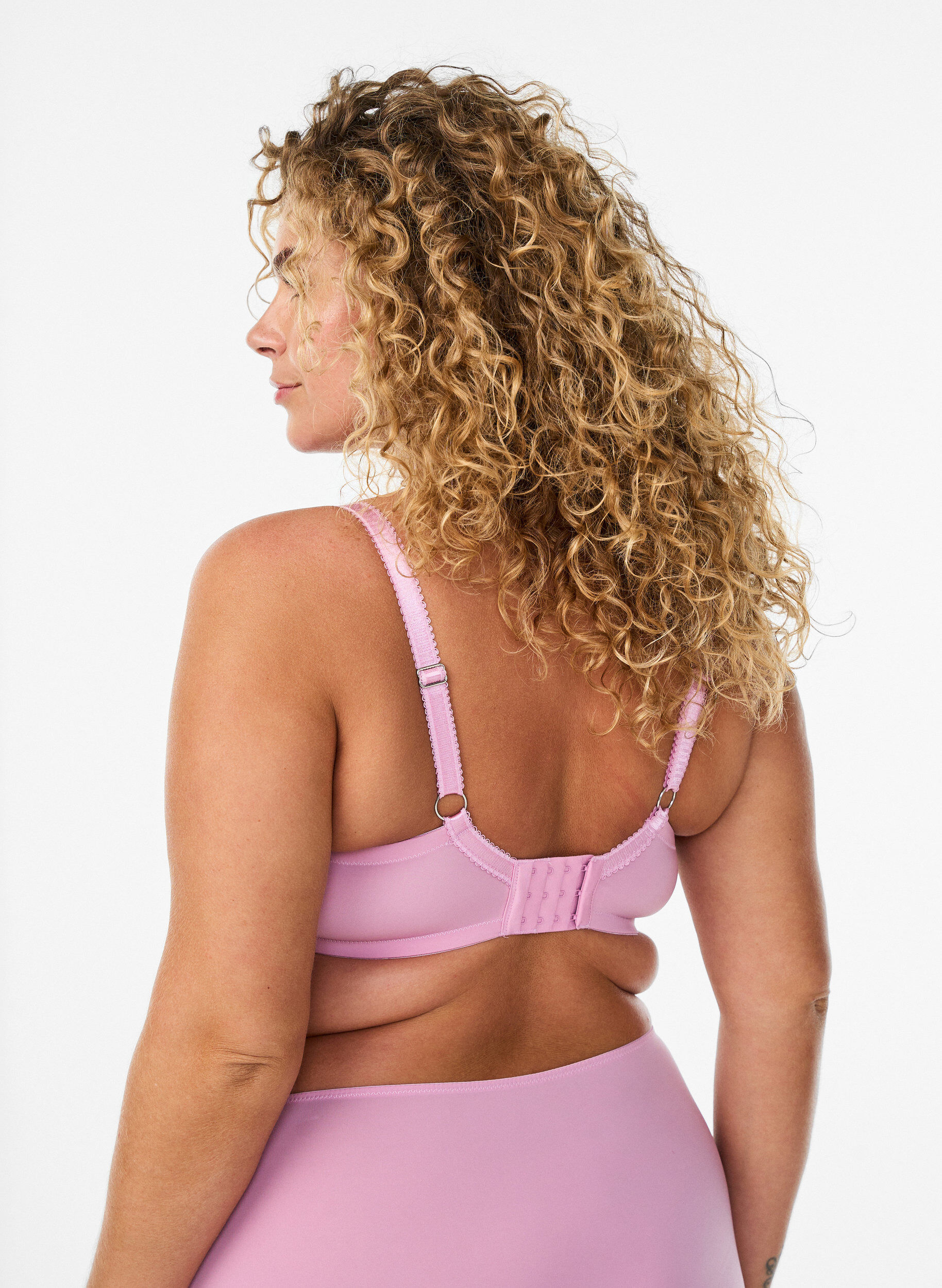 Zizzi Soutien-gorge rembourr&eacute; avec maille et broderie florale, Rose poudr&eacute;e, Model image number 2