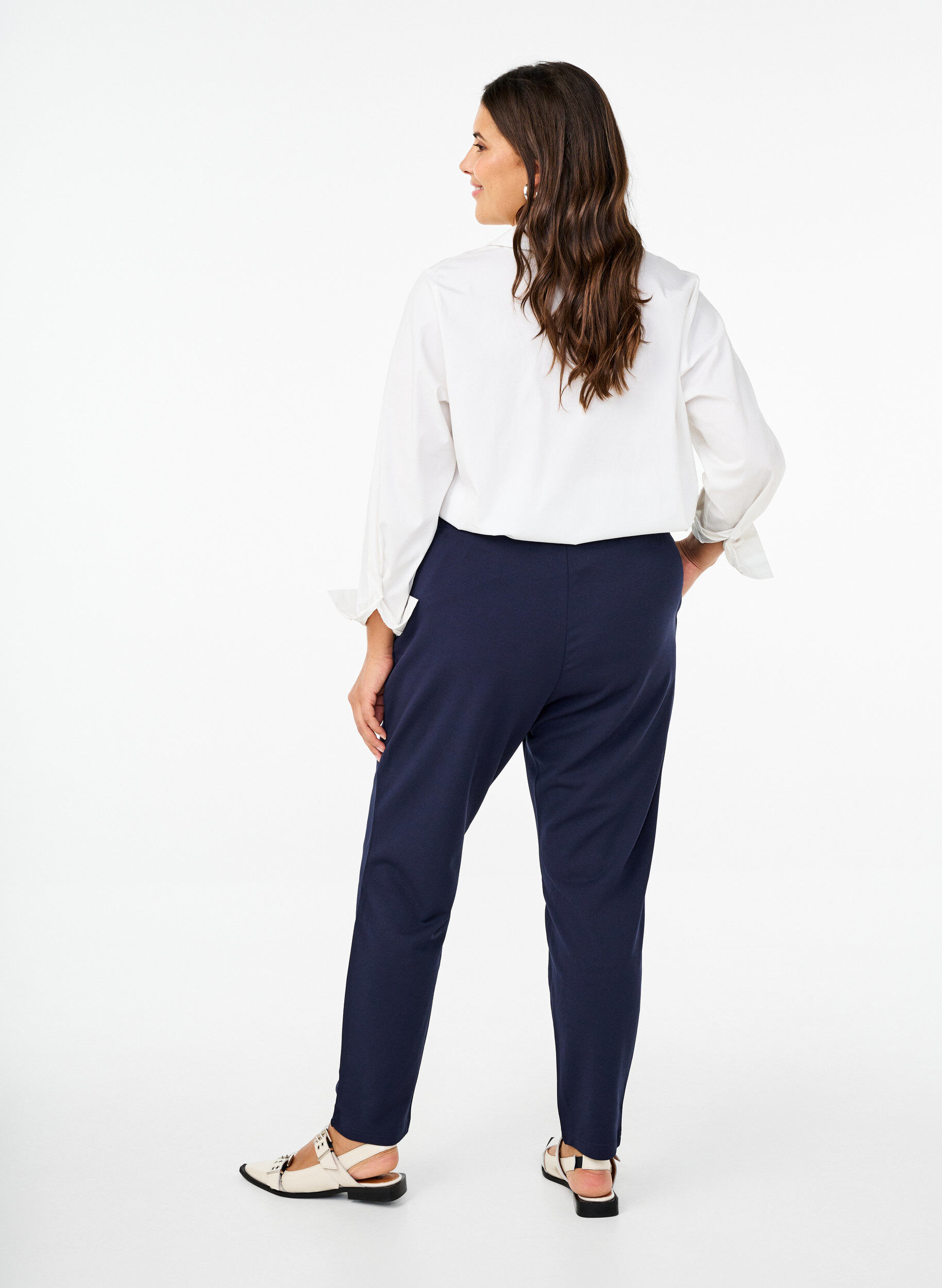 Zizzi Pantalon avec poches et boutons fantaisie, Bleu, Model image number 1