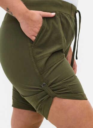 Short en coton ample avec poches, Ivy Green, Model image number 2