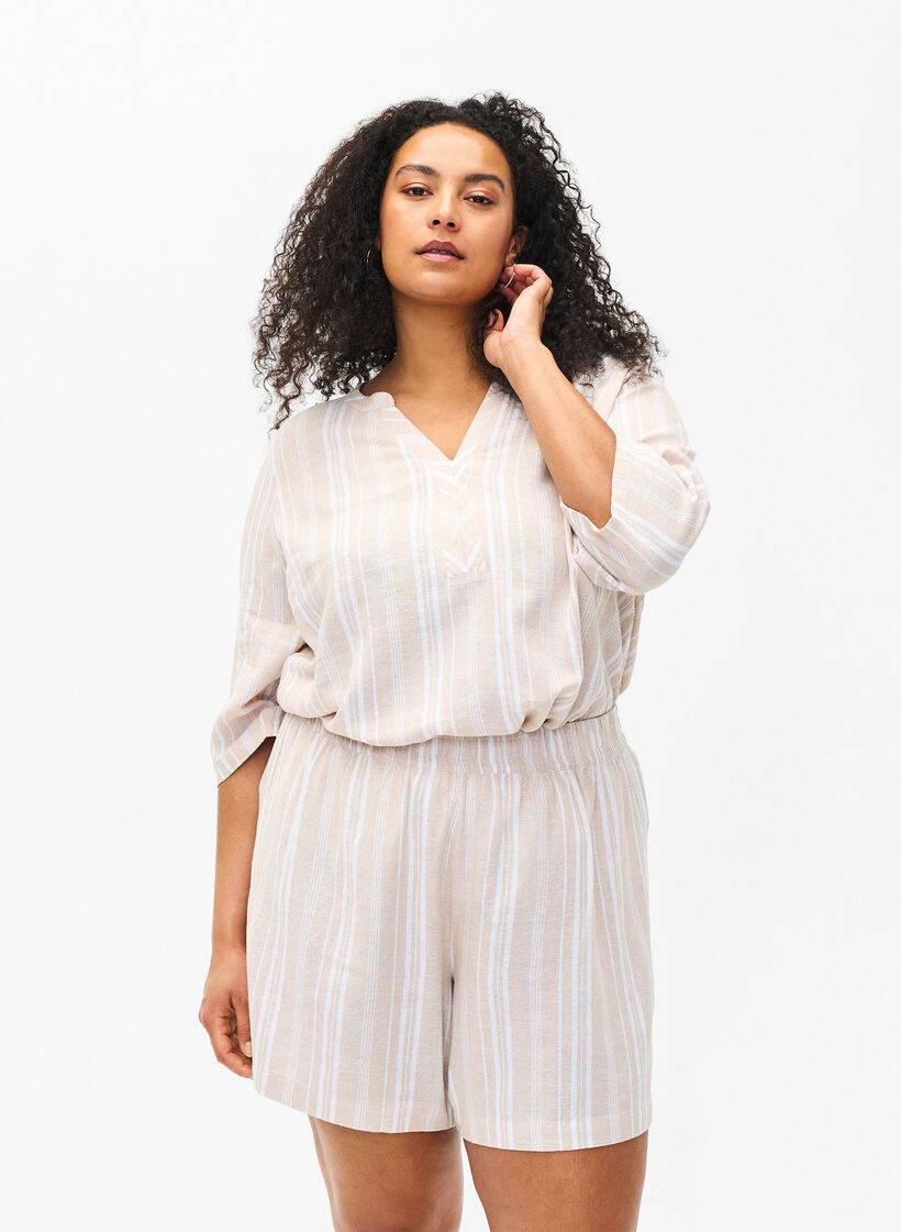 Short rayé en mélange de lin et de viscose, Beige, Model image number 0