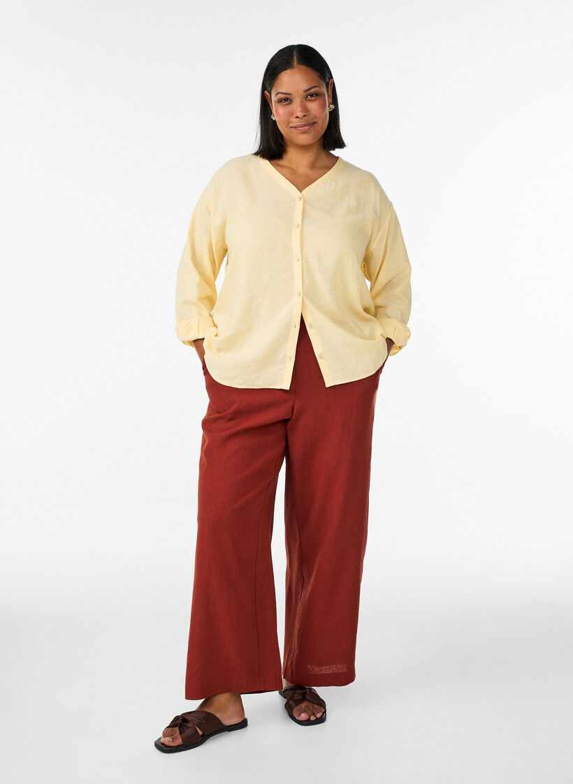 Blouse en lin et viscose avec col en V, Jaune clair, Model image number 1