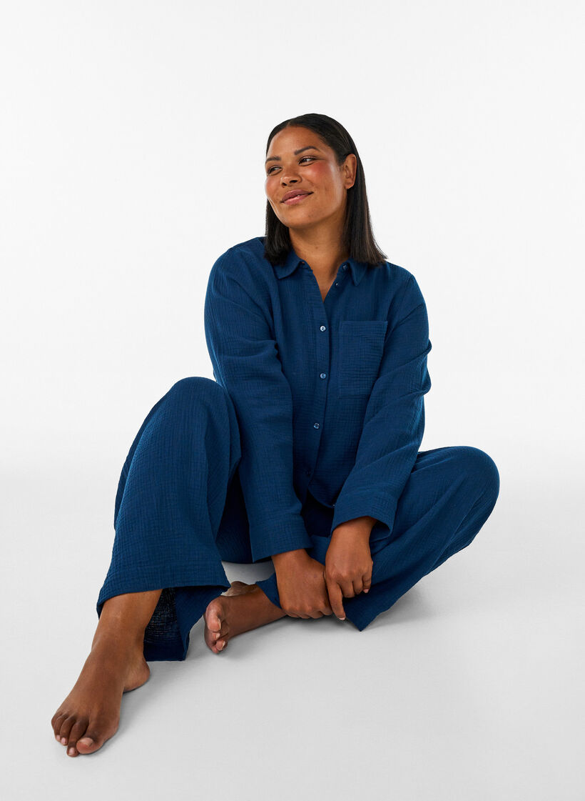 Chemise de nuit &agrave; manches longues en mousseline de coton, Bleu, Model image number 3