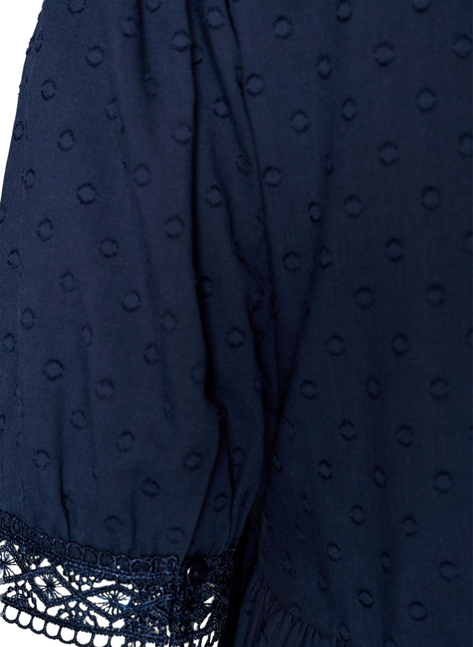 Zizzi Blouse en coton textur&eacute; avec d&eacute;tails en crochet, Bleu, Packshot image number 3