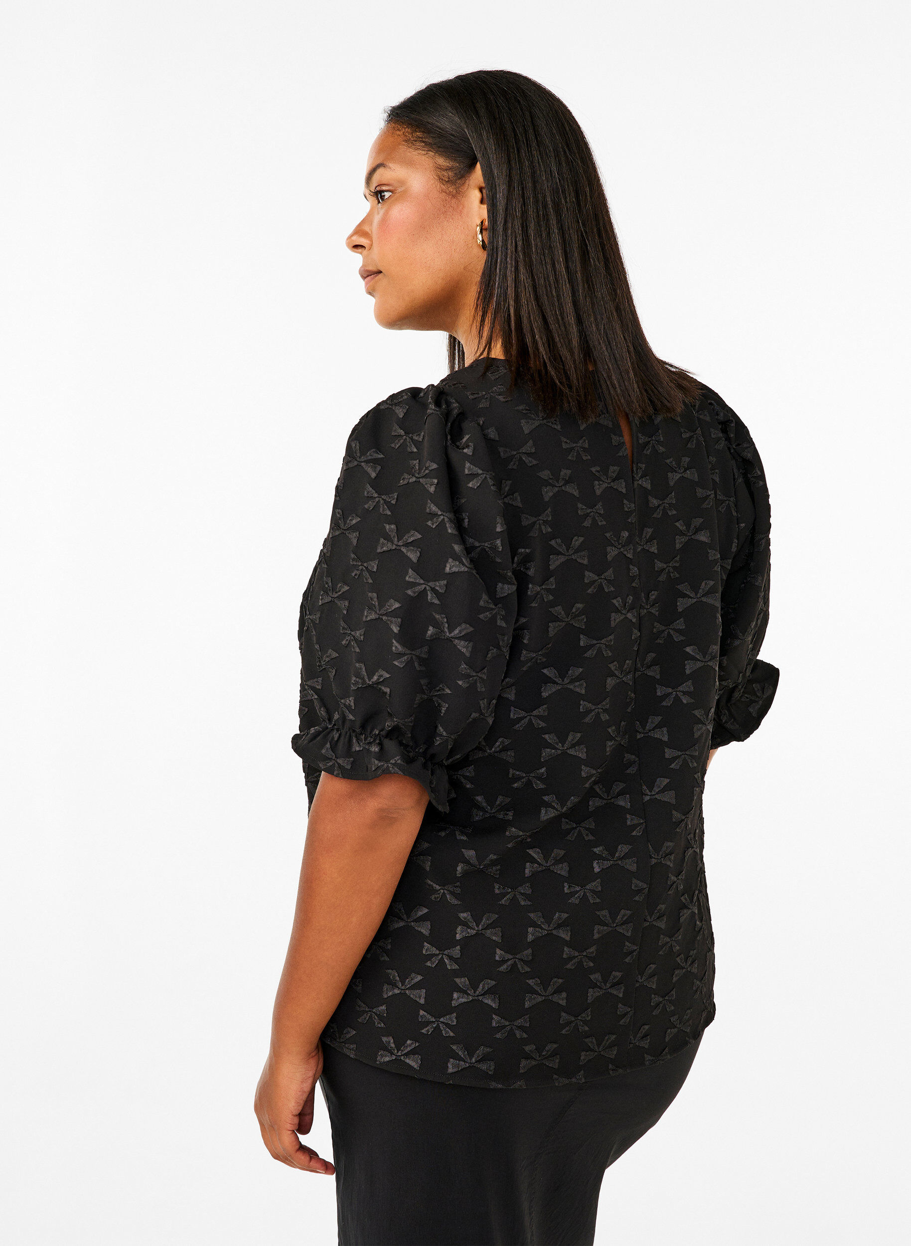 Zizzi Chemisier jacquard &agrave; manches courtes avec n&oelig;uds, Black W. Bow, Model image number 1