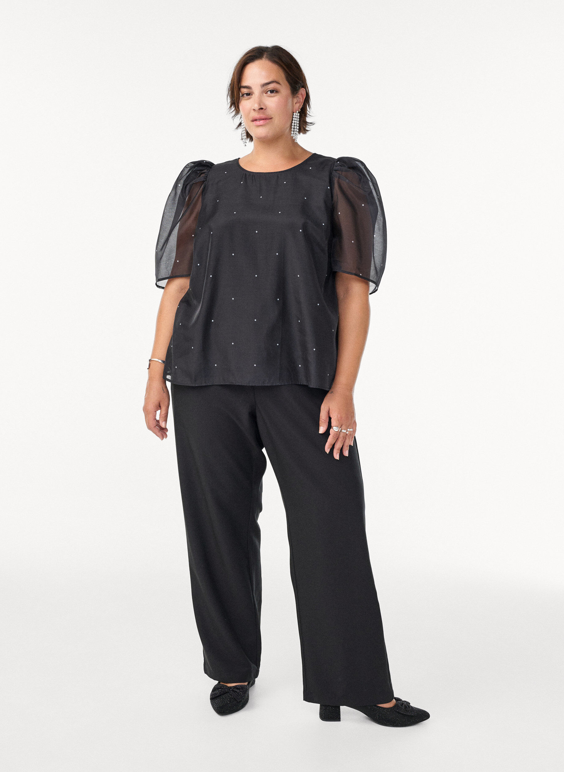 Zizzi Blouse de soir&eacute;e aspect organza &agrave; pois, Noir, Model image number 1