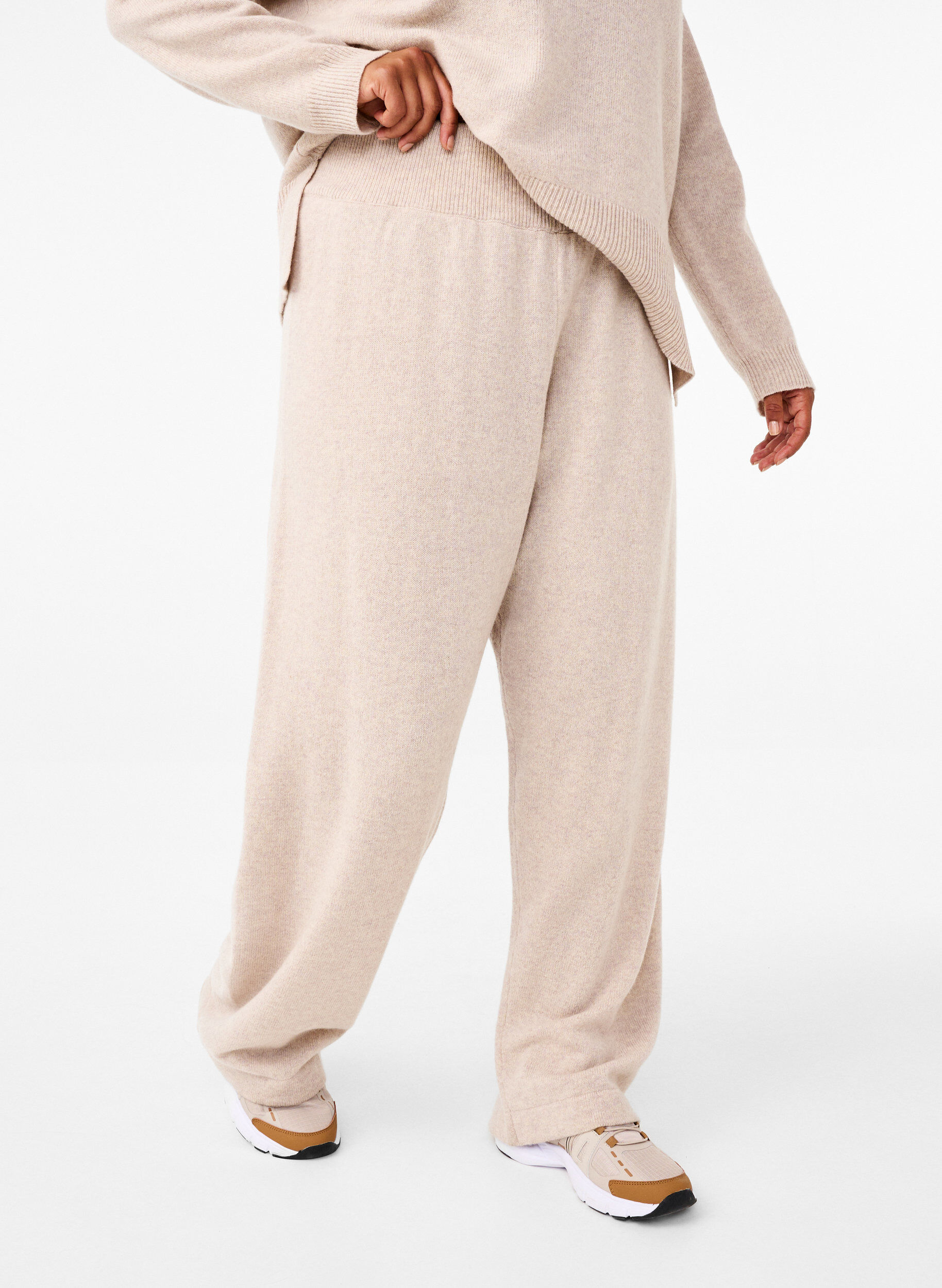 Zizzi Pantalon tricot&eacute; en laine m&eacute;rinos &agrave; taille haute, Pumice Stone Mel., Model image number 2