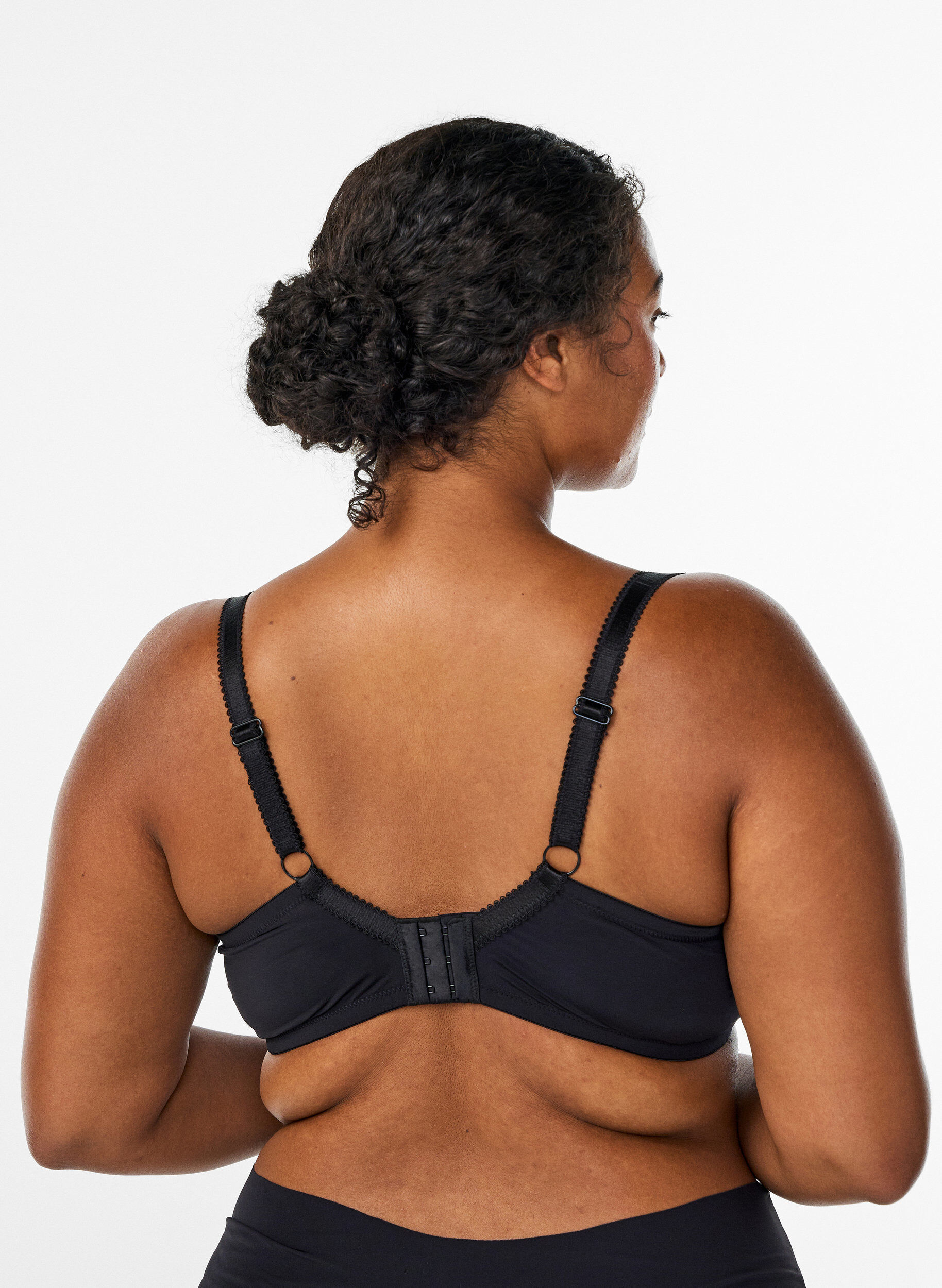 Zizzi Soutien-gorge plongeant &agrave; armatures avec dentelle, Noir, Model image number 2