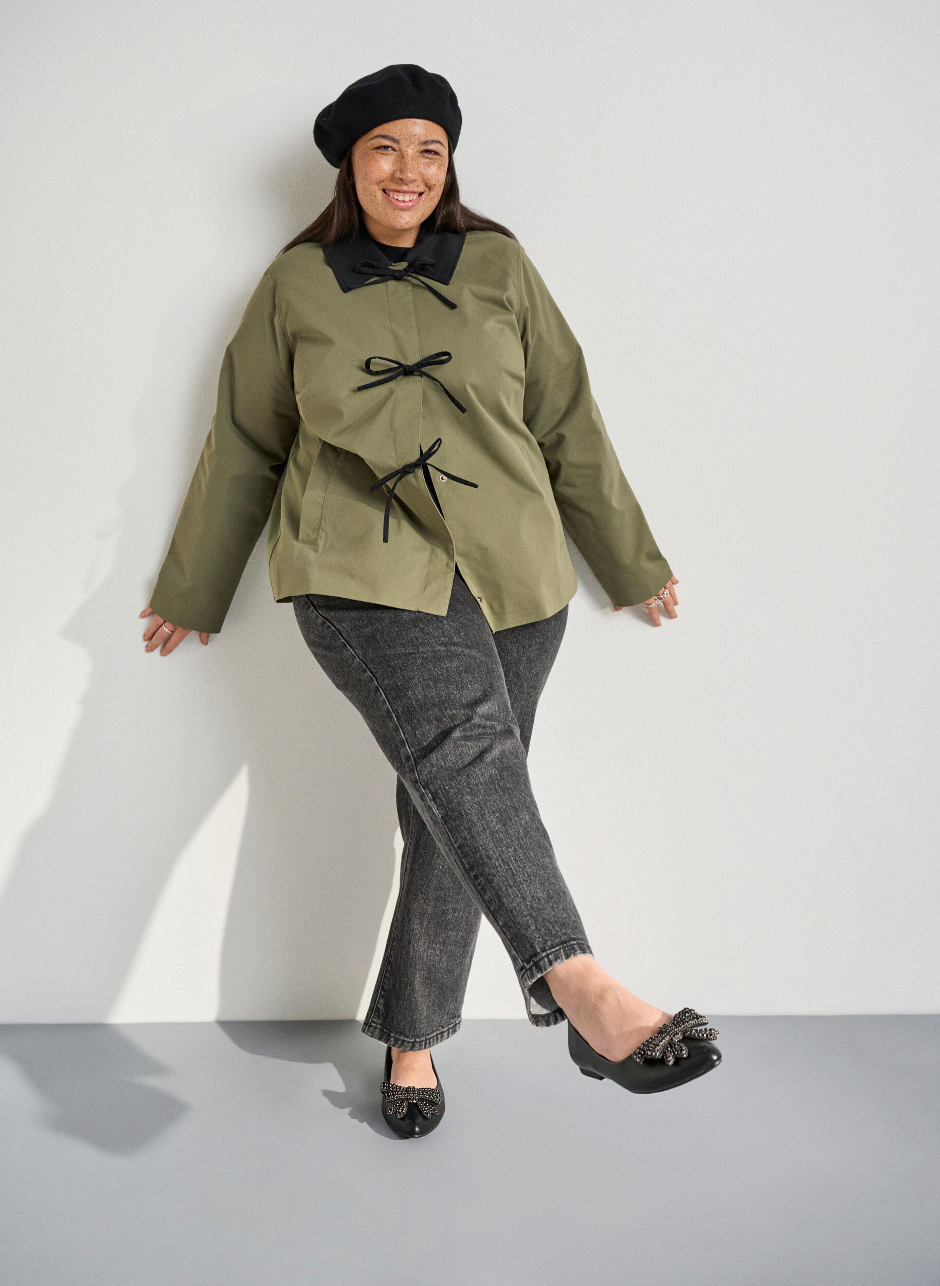 Zizzi Large - Ballerine avec n&oelig;ud et strass, Noir, Image image number 0