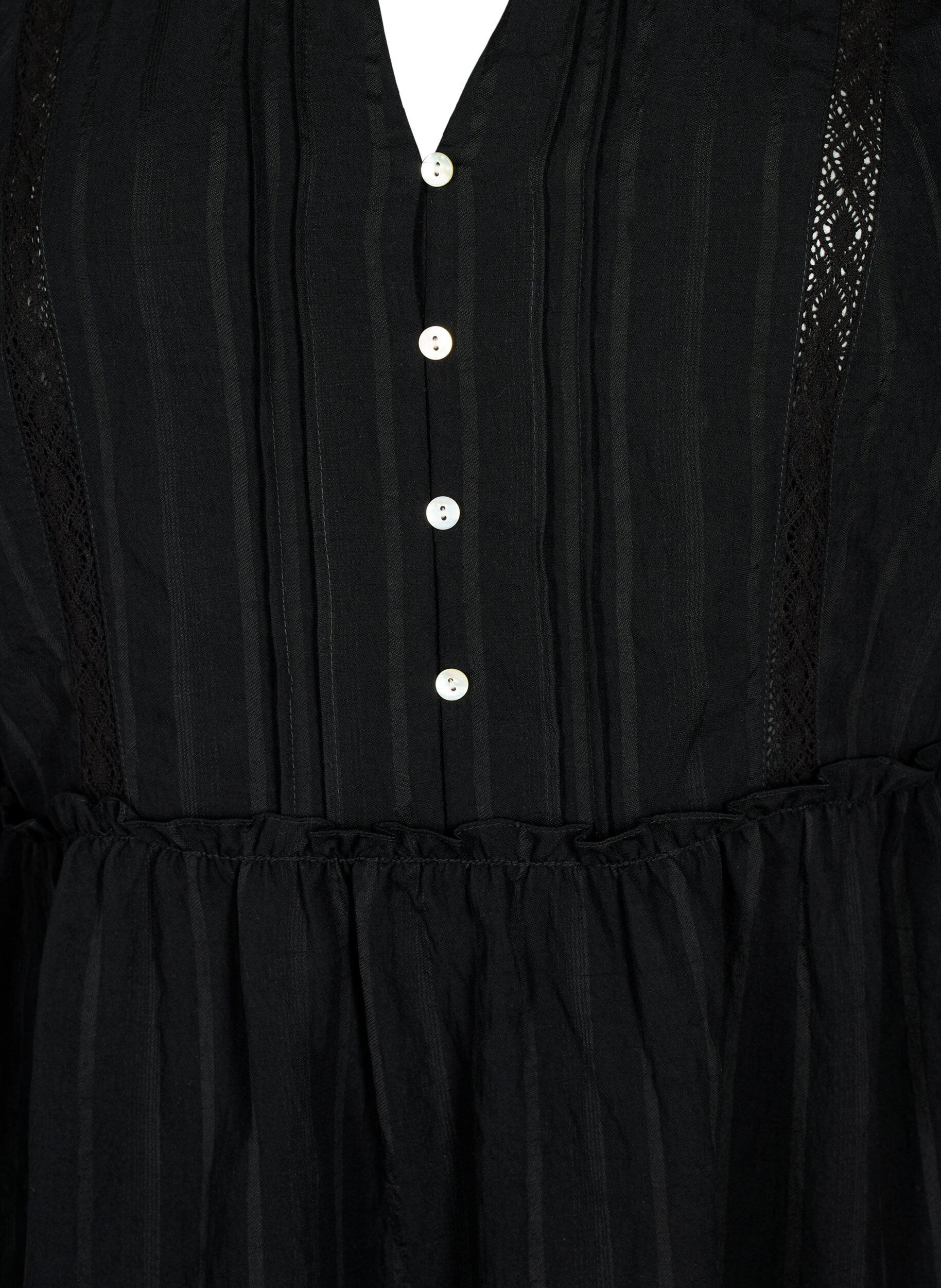 Zizzi Robe en viscose ray&eacute;e avec bordures en dentelle et manches 3/4, Black, Packshot image number 2