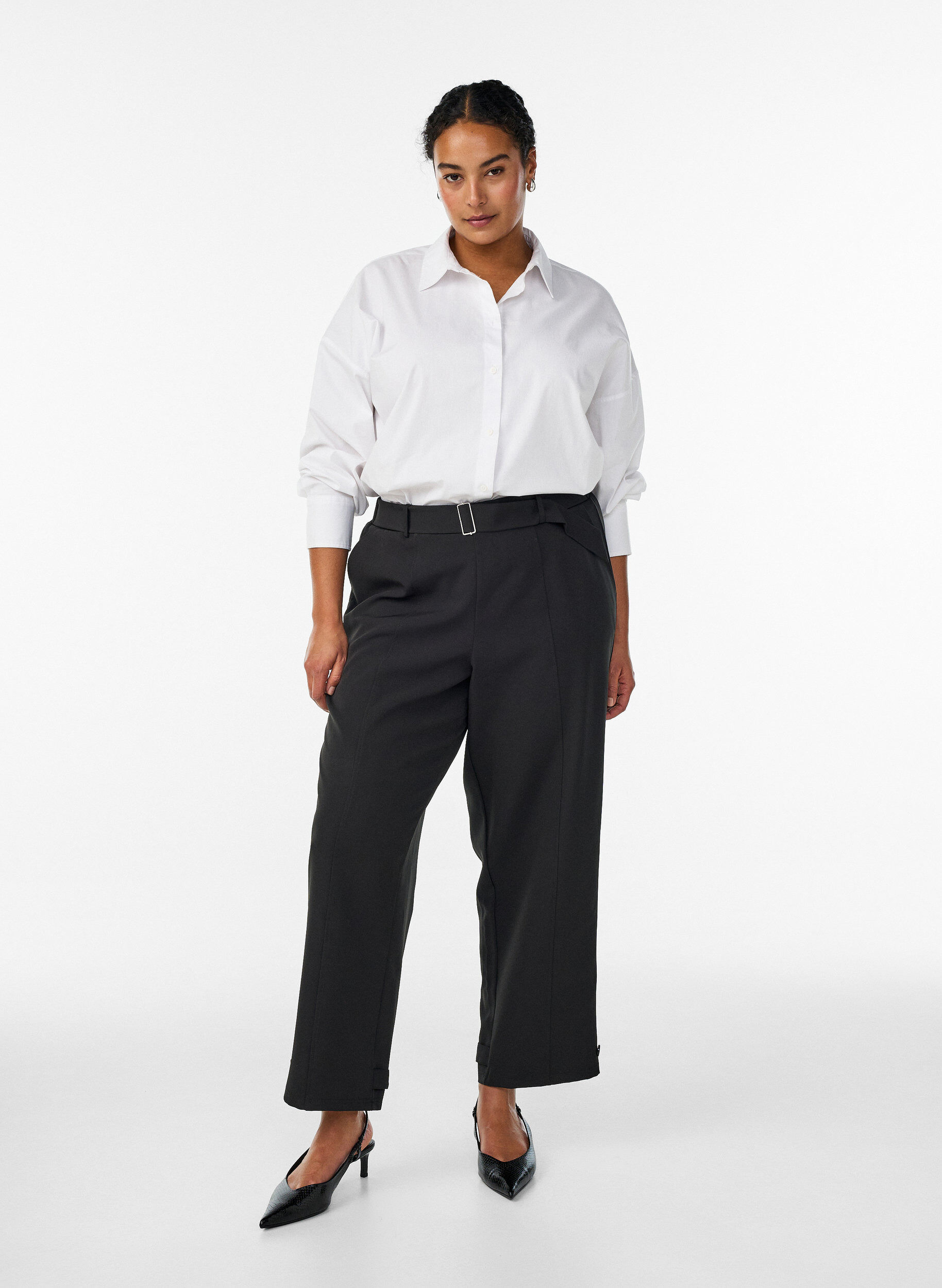 Zizzi Pantalon taille haute avec ceinture, Noir, Model image number 0