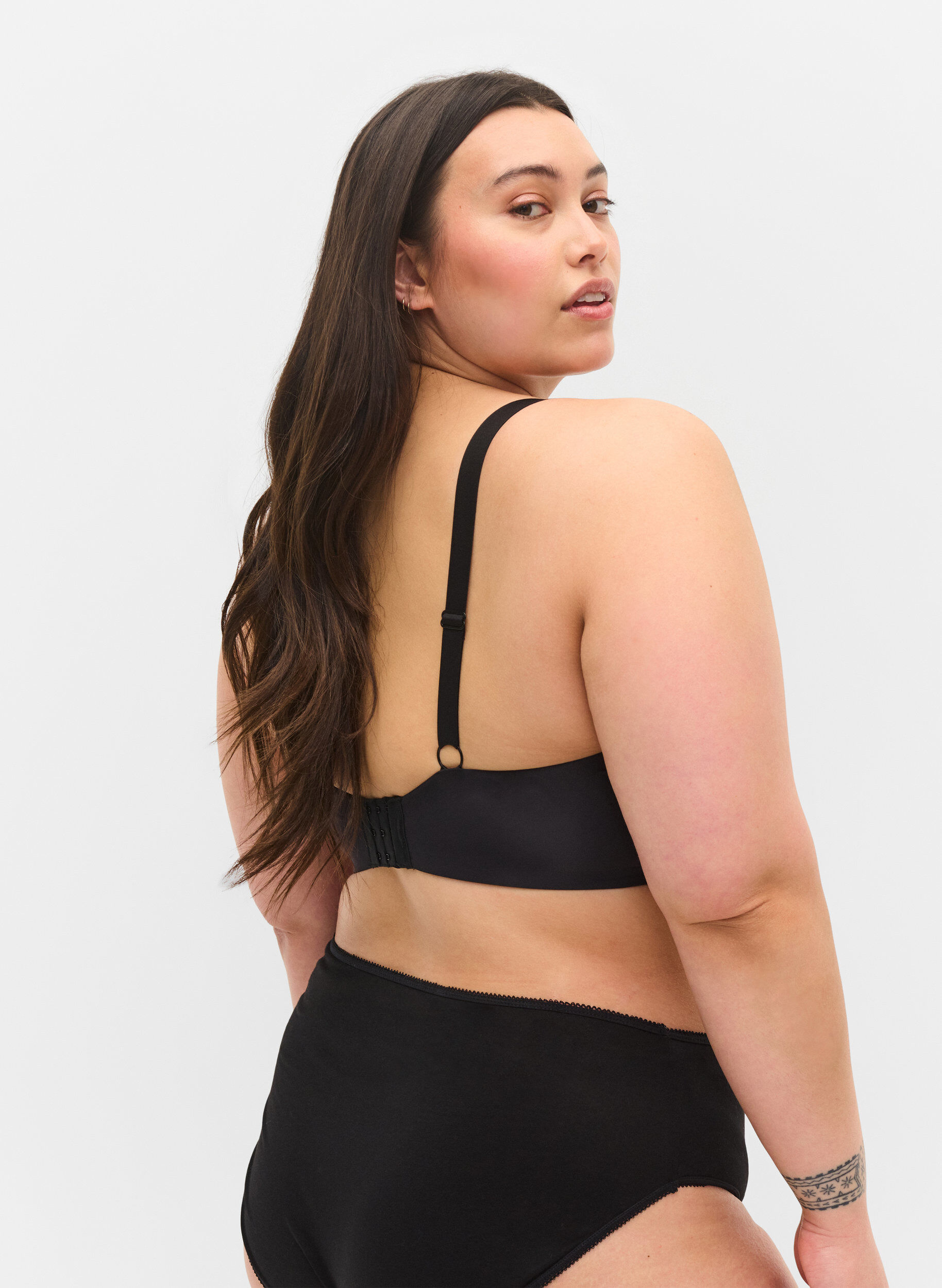 Zizzi Soutien-gorge avec bonnets rembourr&eacute;s, Noir, Model image number 1