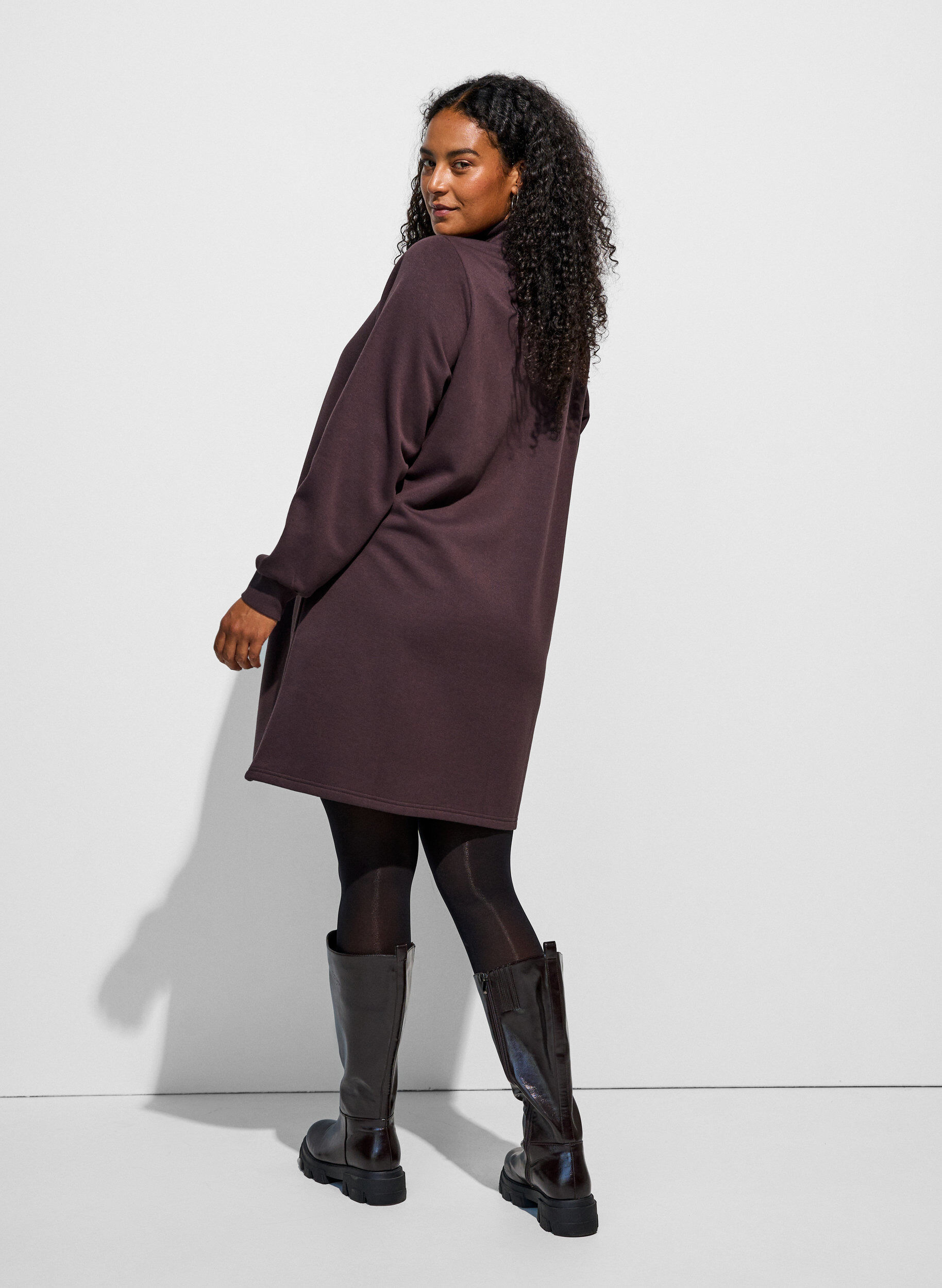ZizziRobe sweat avec col montant c&ocirc;tel&eacute; et zip, Marron, Model image number 1