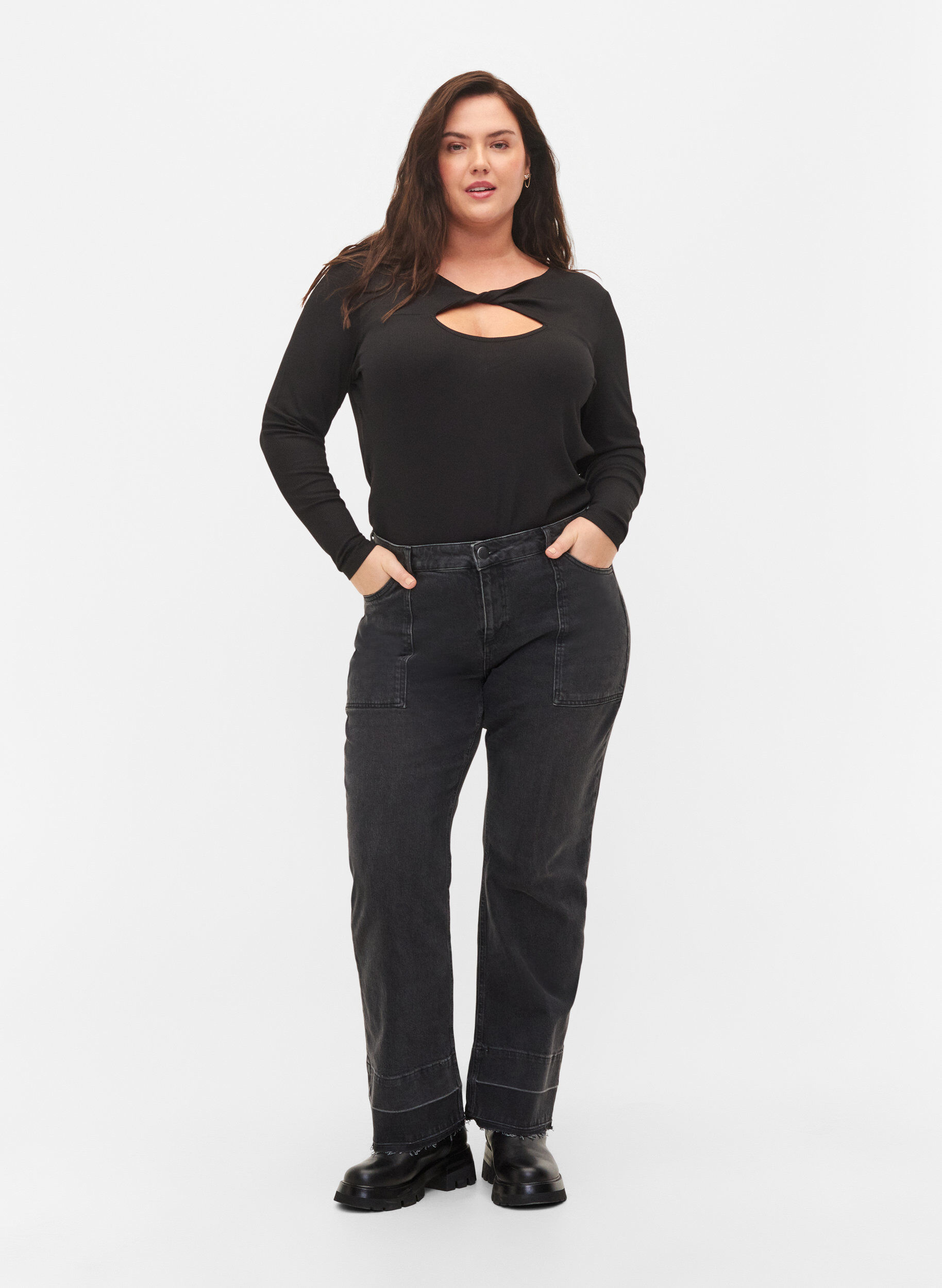 Zizzi Blouse avec d&eacute;tail d&eacute;coupe et manches longues, Black, Model image number 2