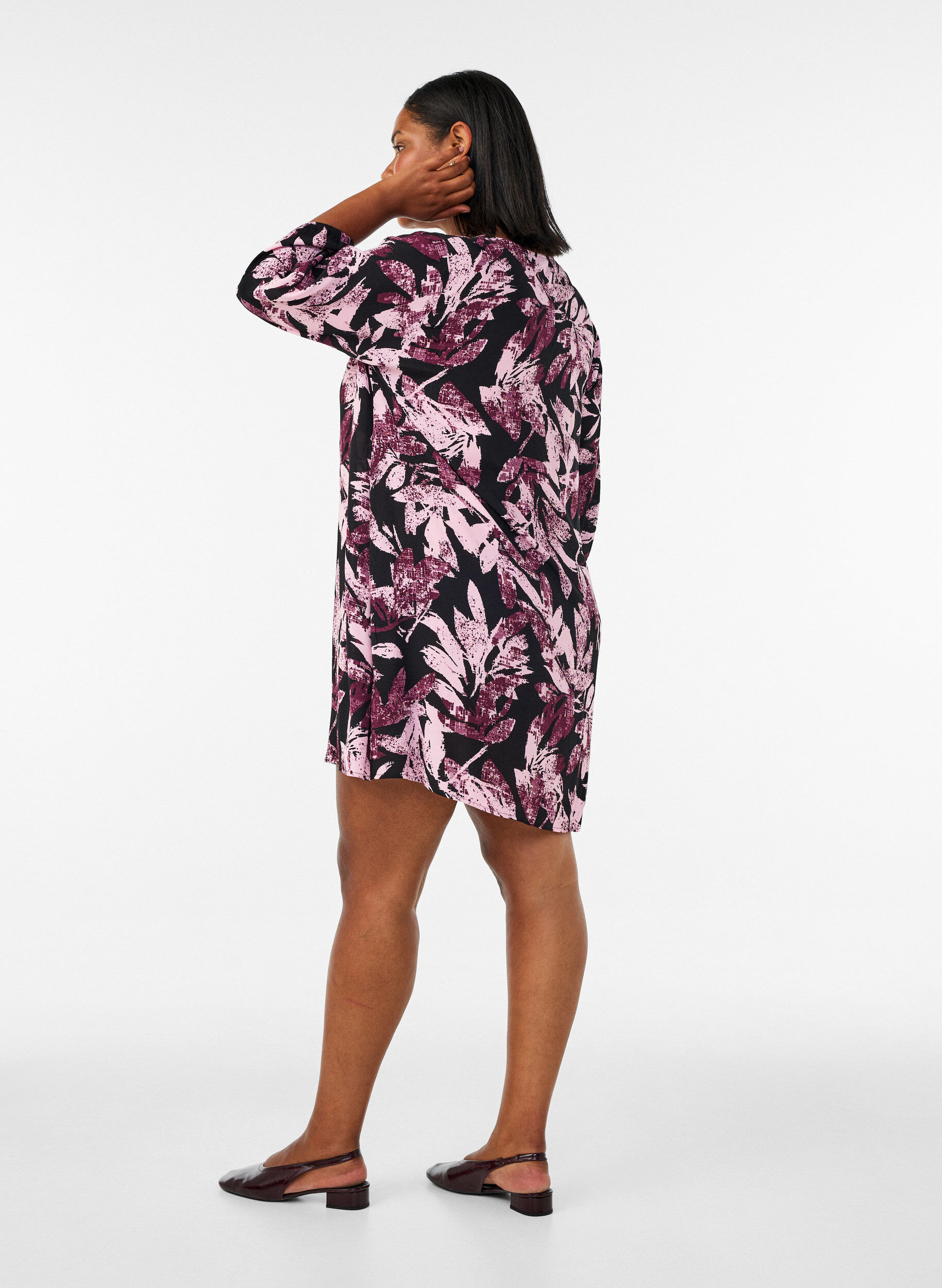 ZizziRobe courte fleurie en viscose &agrave; manches 3/4, Noir, Model image number 2