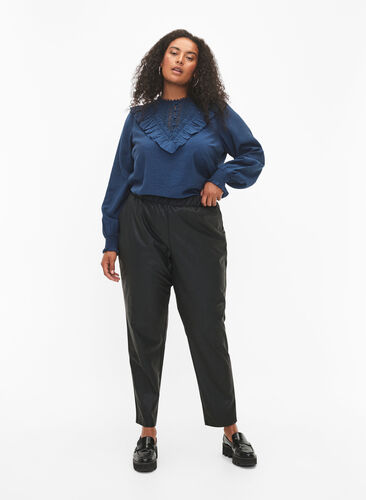 Pantalon en imitation cuir avec des poches, Black, Model image number 0