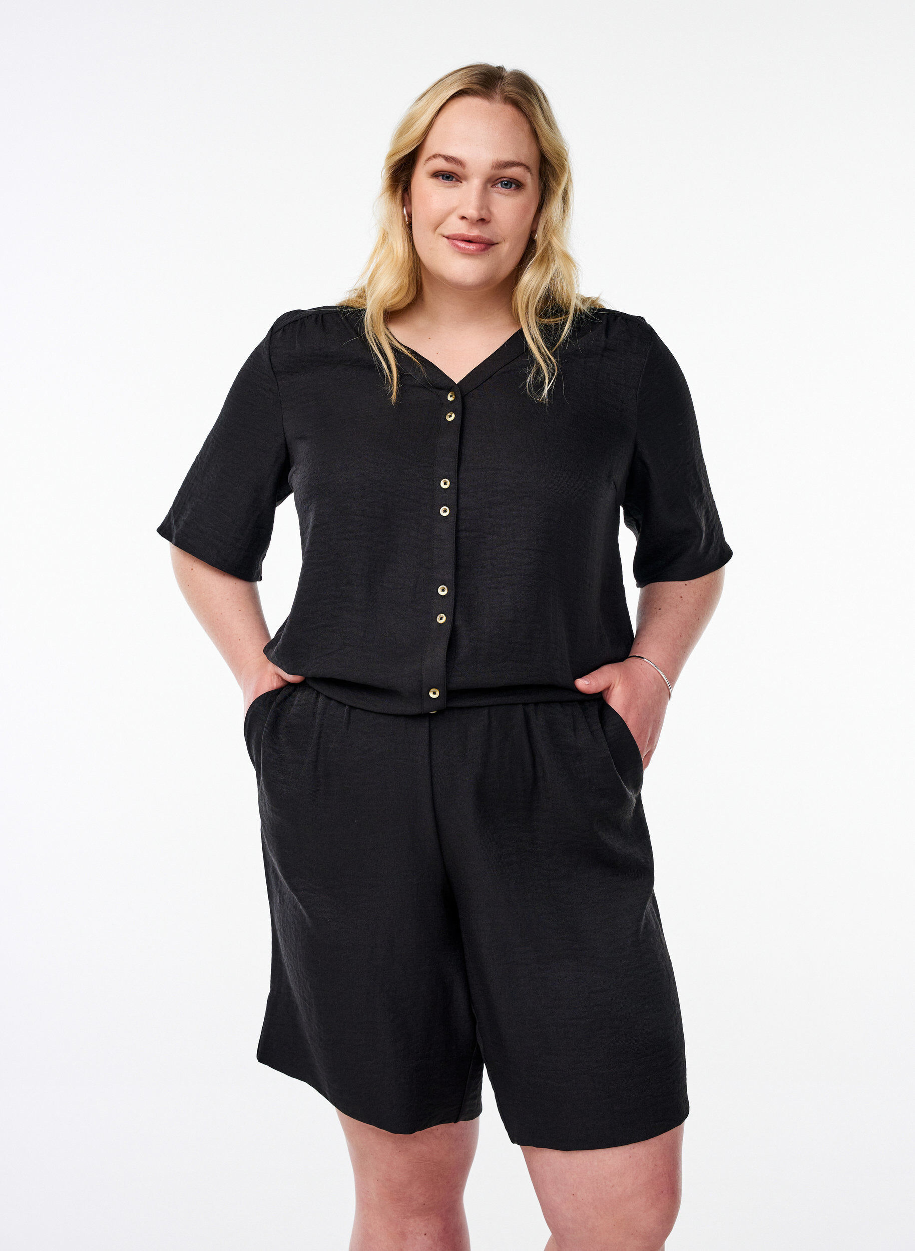 Short avec poches et taille haute, Noir, Model