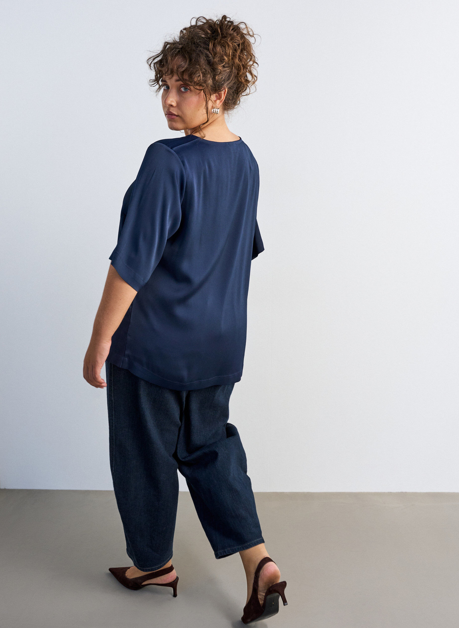 ZizziBlouse en satin &agrave; manches au coude, Bleu, Model image number 2
