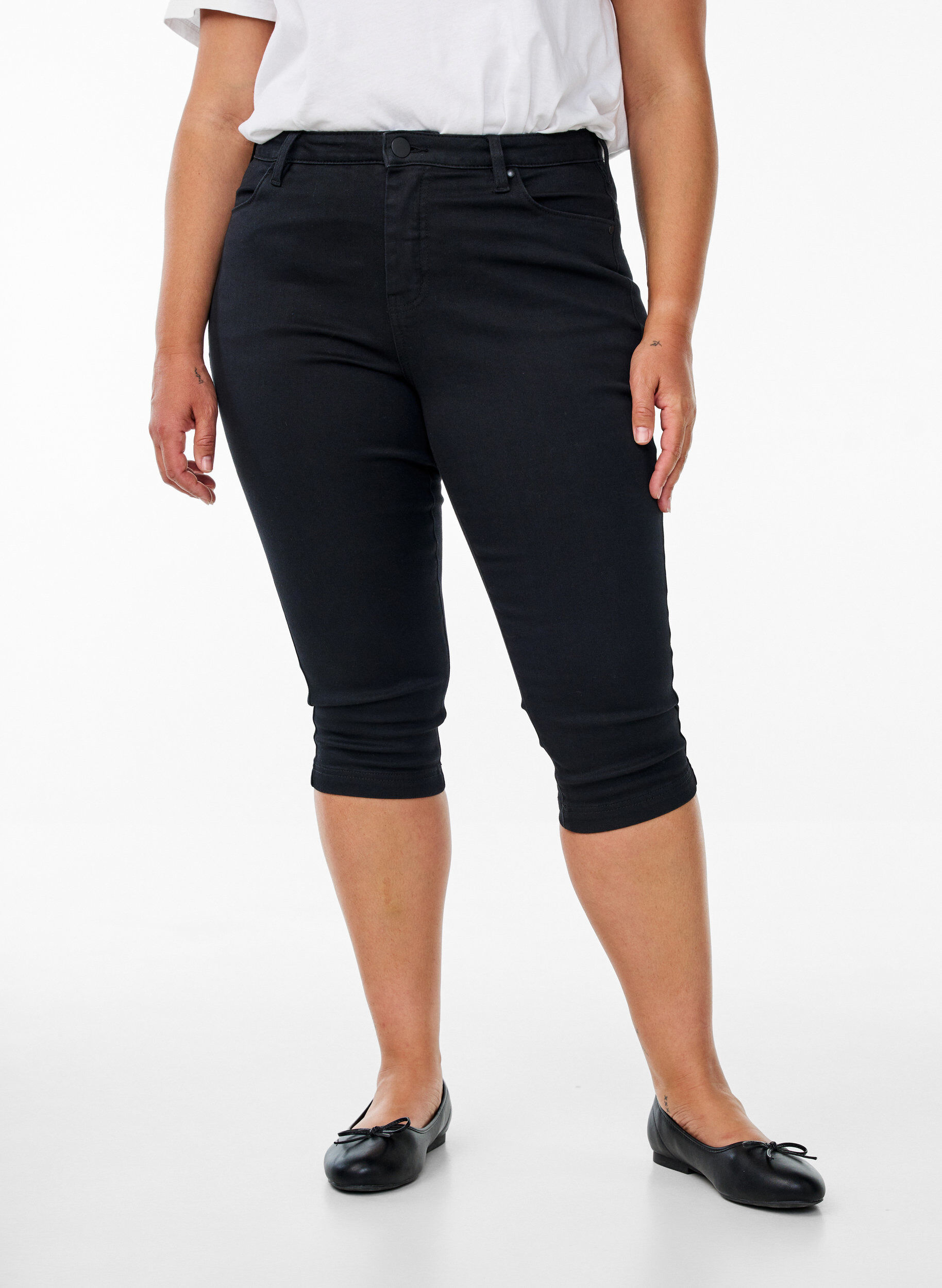 Zizzi Jean capri Amy &agrave; taille haute et coupe super slim, Noir, Model image number 2