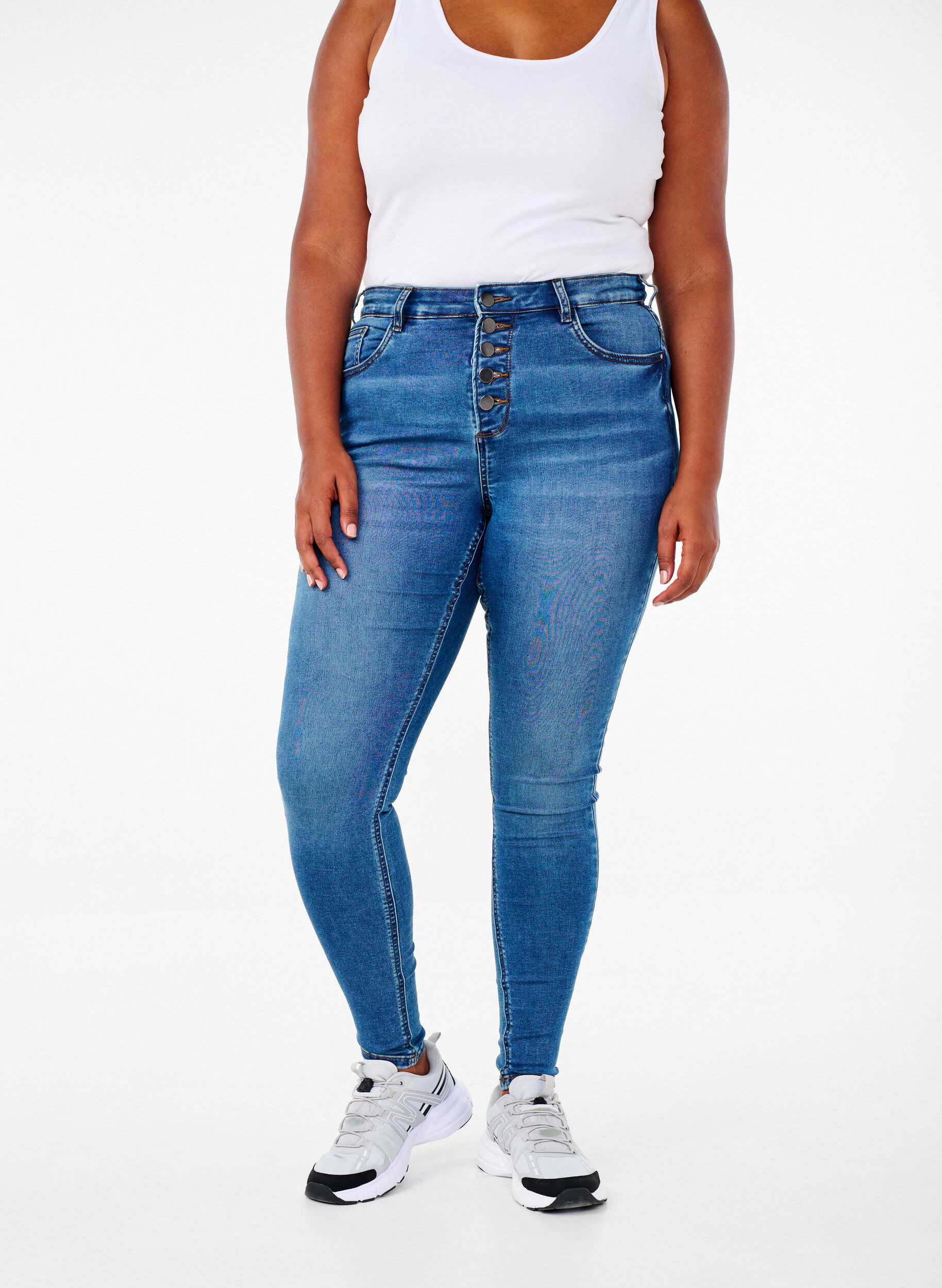 Zizzi Jeans Amy &agrave; taille haute avec fermeture &agrave; bouton, Blue Denim, Model image number 2