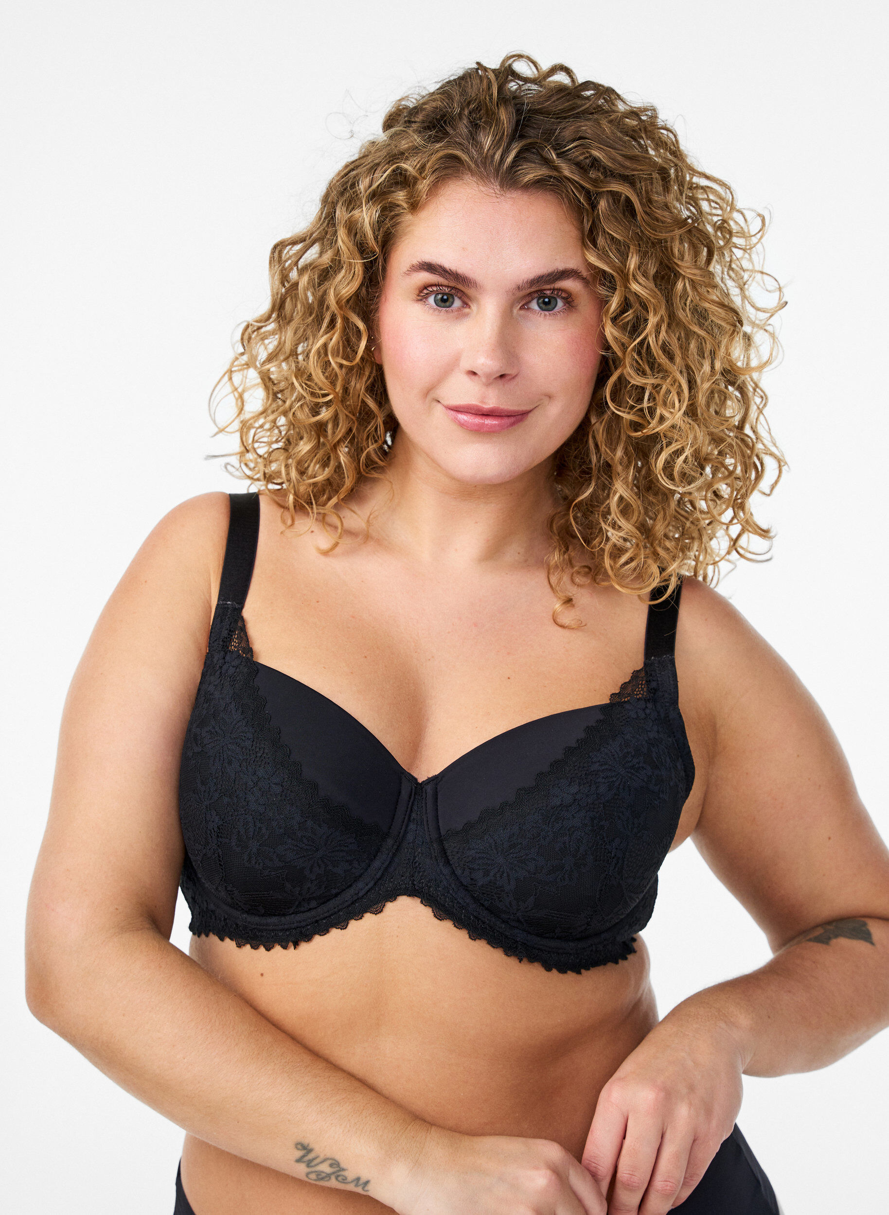 Zizzi Soutien-gorge rembourr&eacute; avec dentelle, Noir, Model image number 0