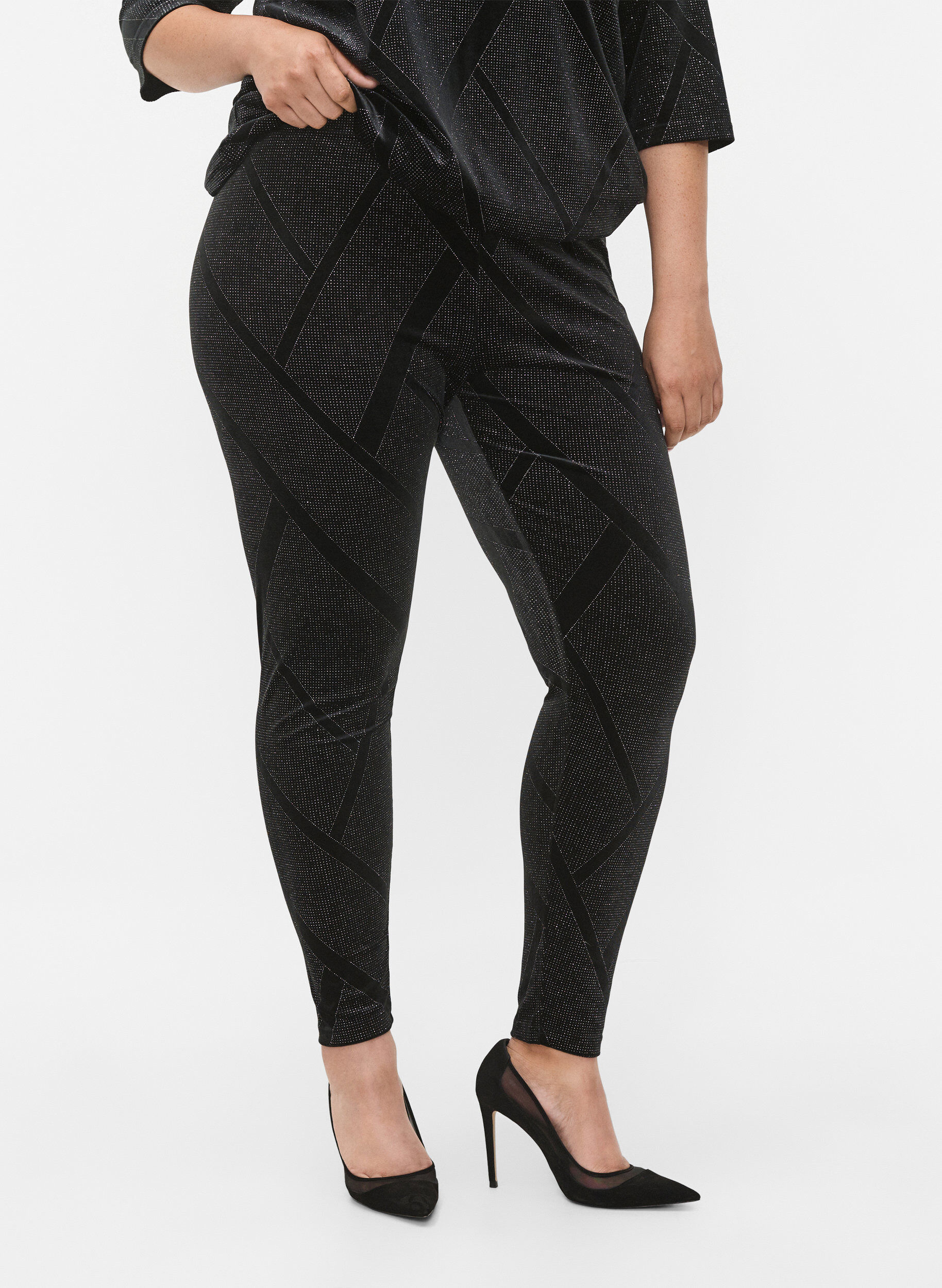 Zizzi Leggings en velours brillants avec motif, Noir, Model image number 1