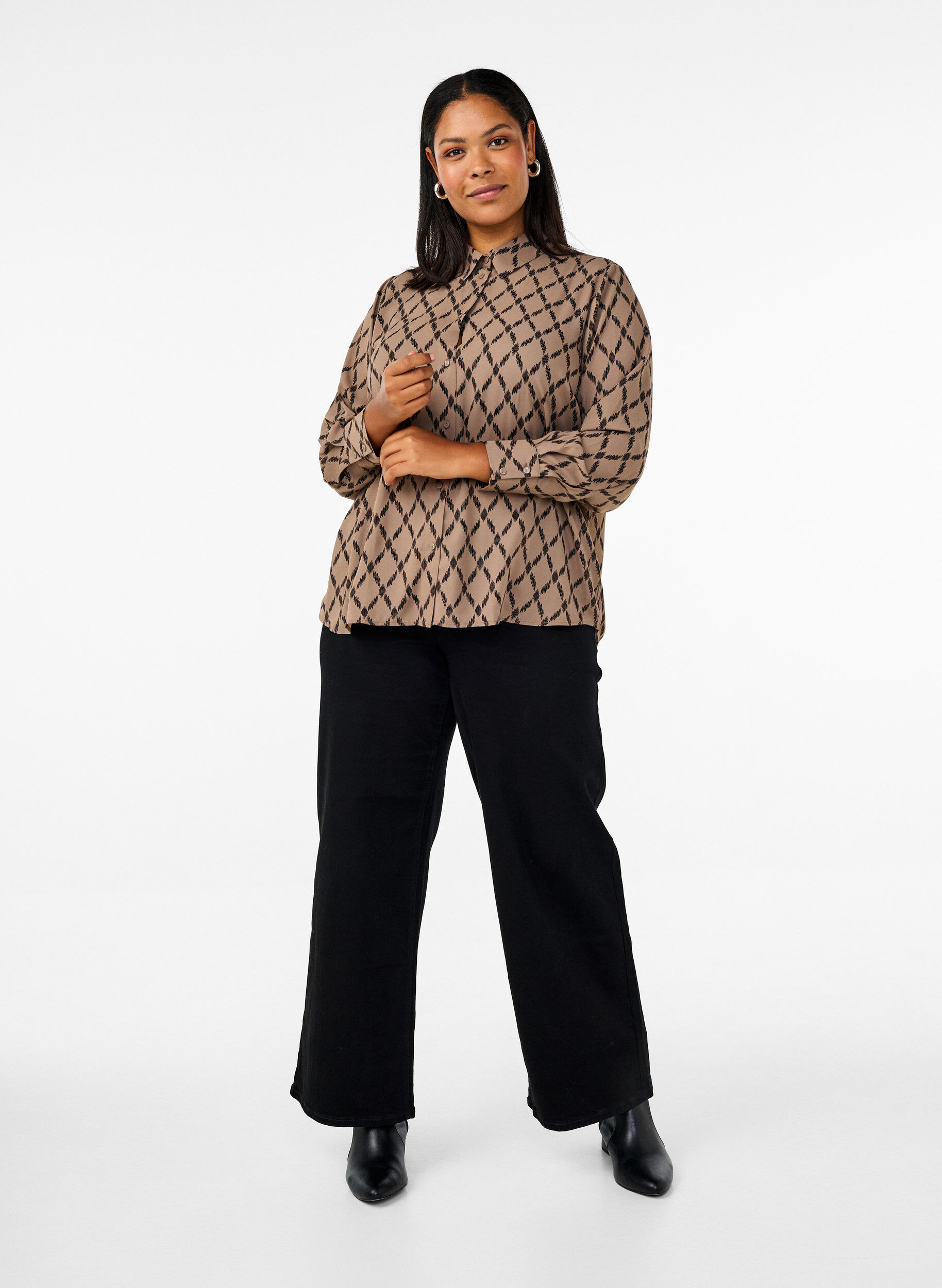 Zizzi Chemise &agrave; motif avec manches longues, Grafic AOP, Model image number 3