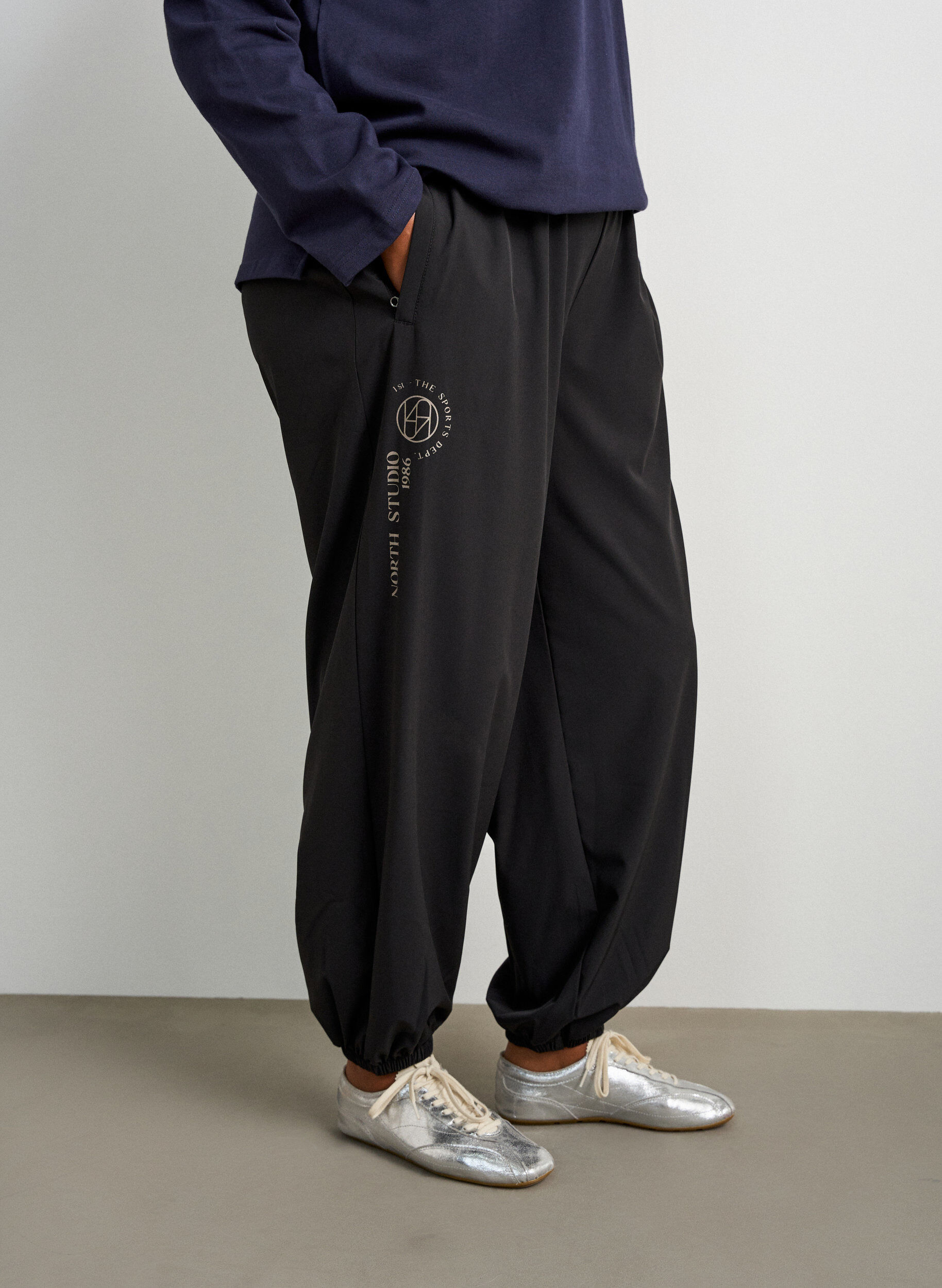 ZizziPantalon d'entra&icirc;nement avec jambes ballon, Noir, Model image number 2