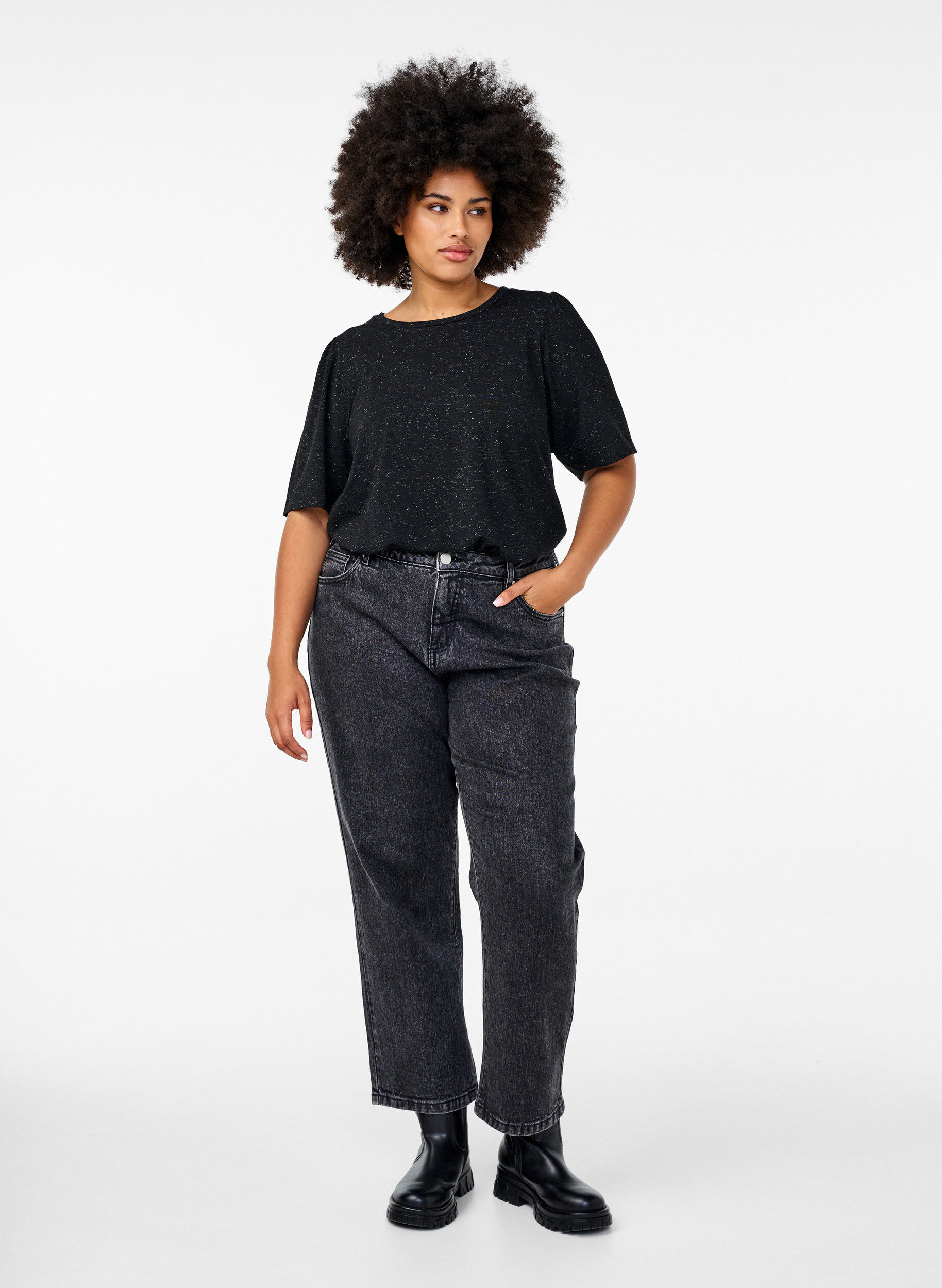 Zizzi T-shirt &agrave; paillettes avec manches courtes bouffantes, Noir, Model image number 1